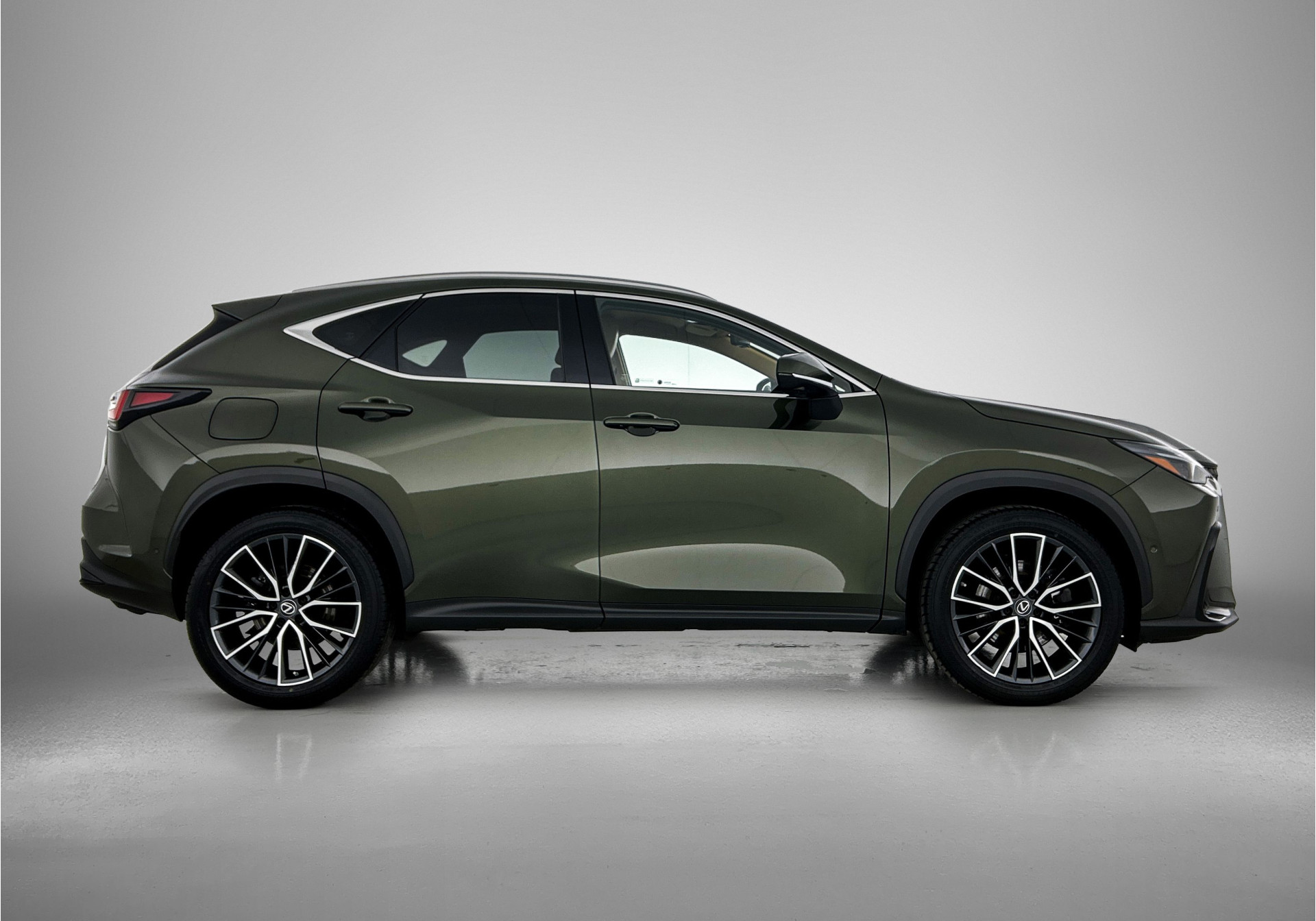 Foto van Lexus Lexus Nx450h+