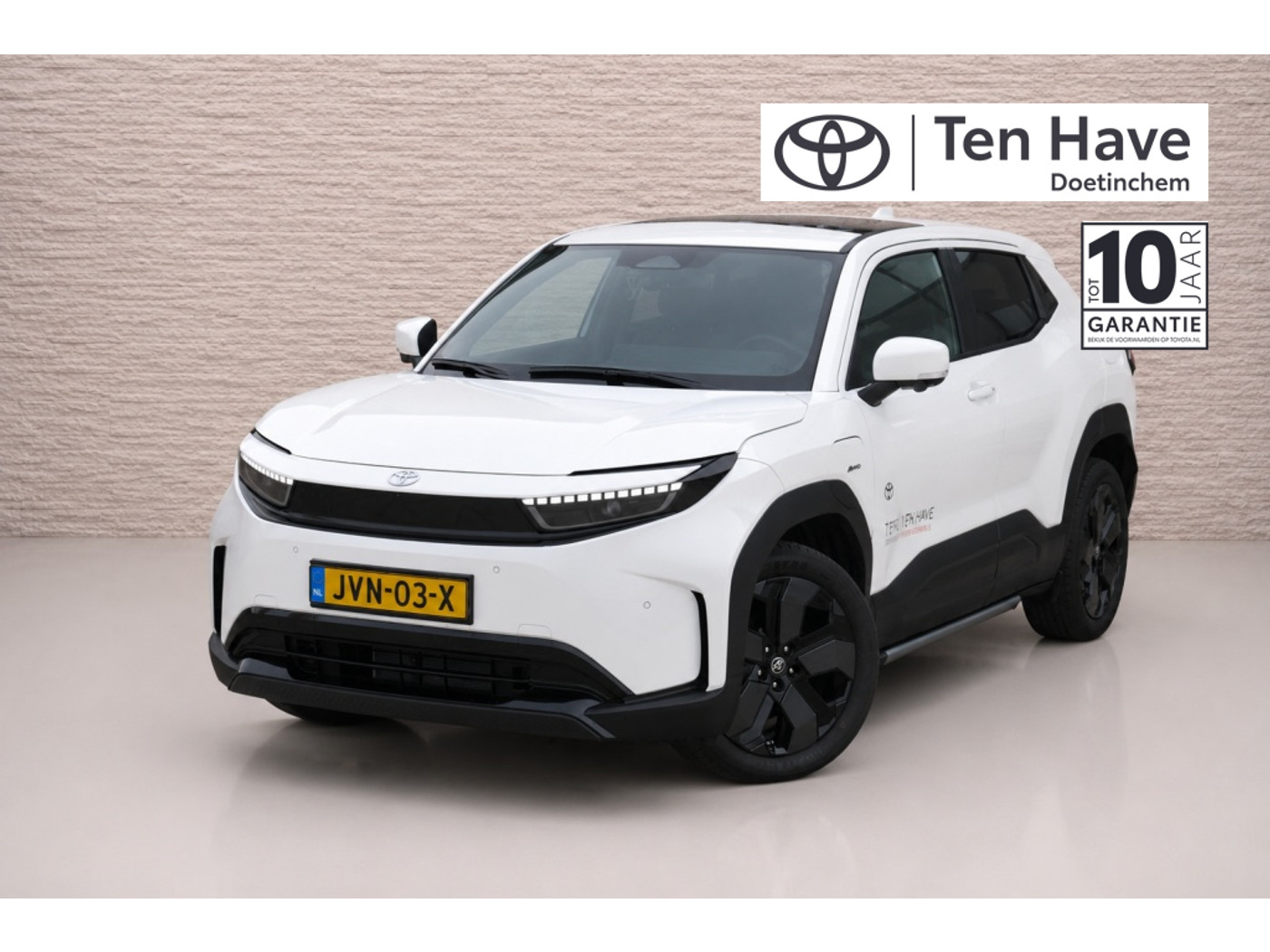 Toyota Urban Cruiser 61,1 kwh Executive Automaat | Actieradius (WLTP): 395 km | JBL P 2026 - voorkant