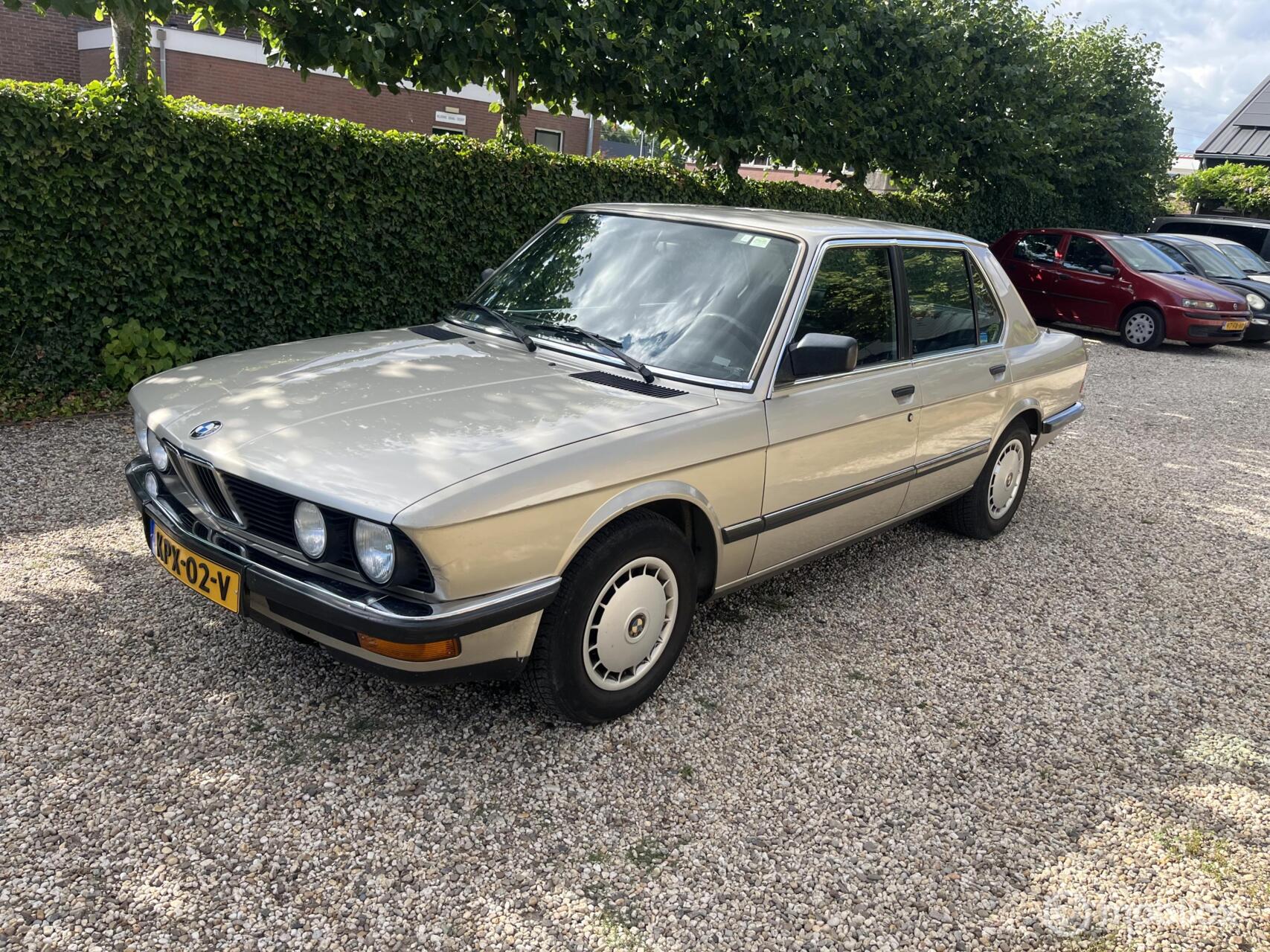 BMW 520i Aut, leder 1987 - voorkant