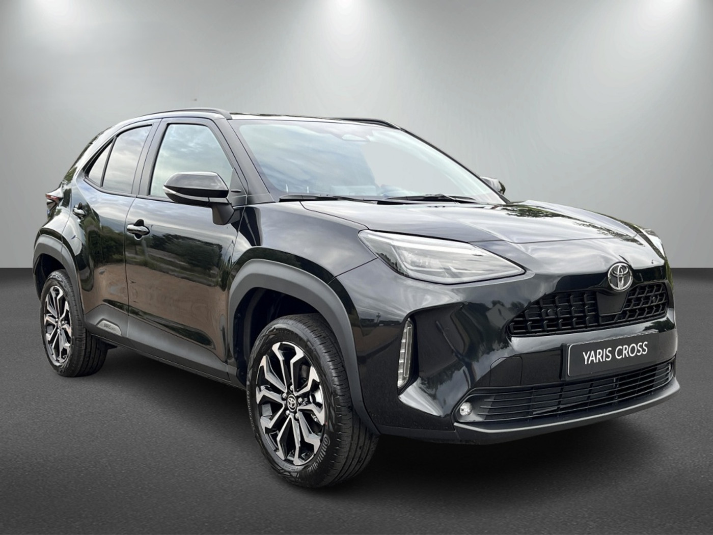 Toyota Toyota Yaris Cross 1.5 Hybride 130 pk Black Edition, Safety + Winter pakket. 2026 - voorkant