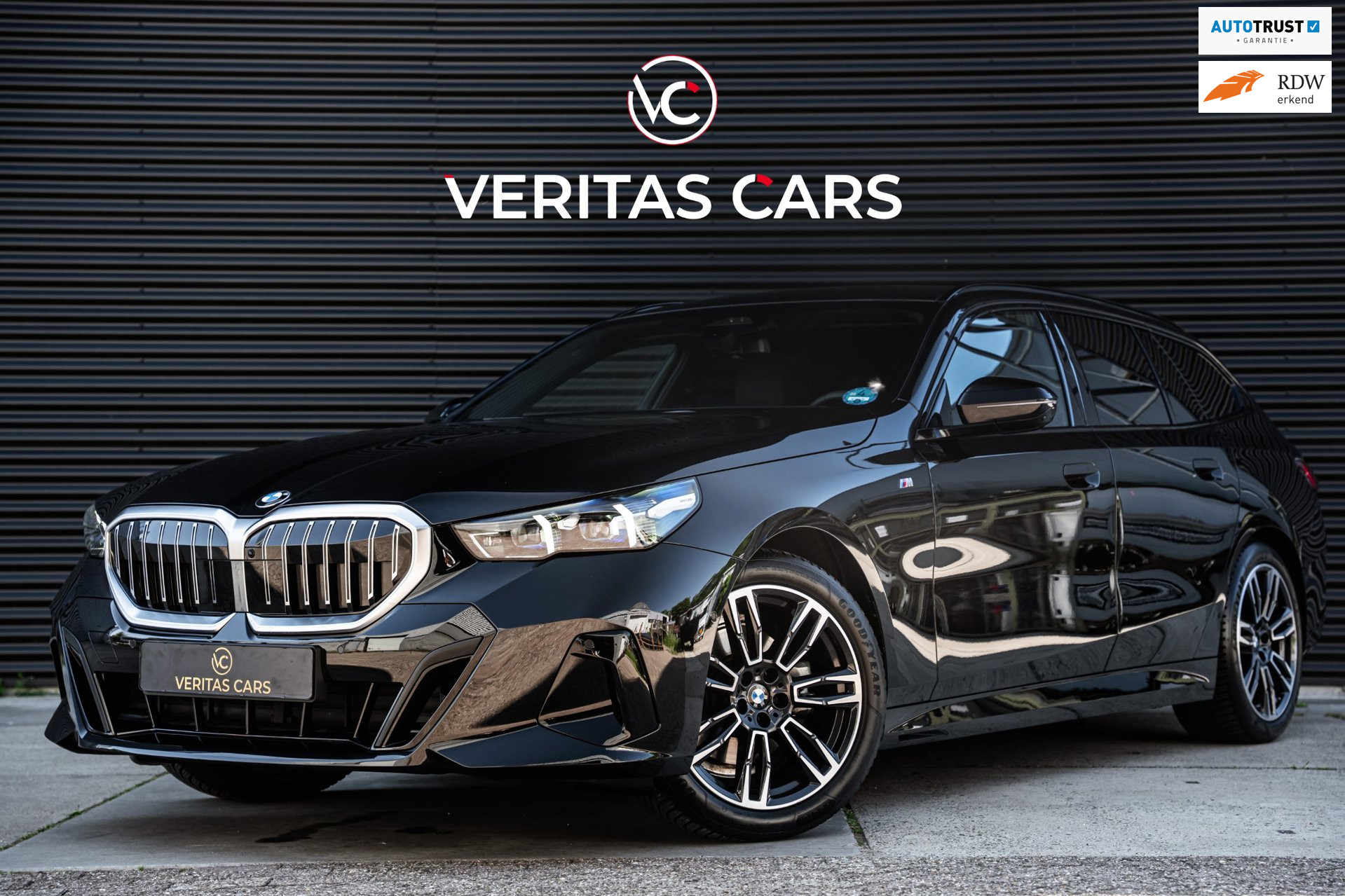 BMW 5-serie Touring 520i M-Sport Pro 208PK|BTW|Pano|Camera|HUD|H&K|Laser|Iconic Sounds|Sfeer|Trekhaak e.o 2025 - voorkant