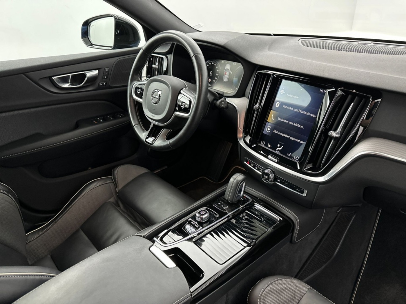 Foto van Volvo V60 T6 Twin Engine