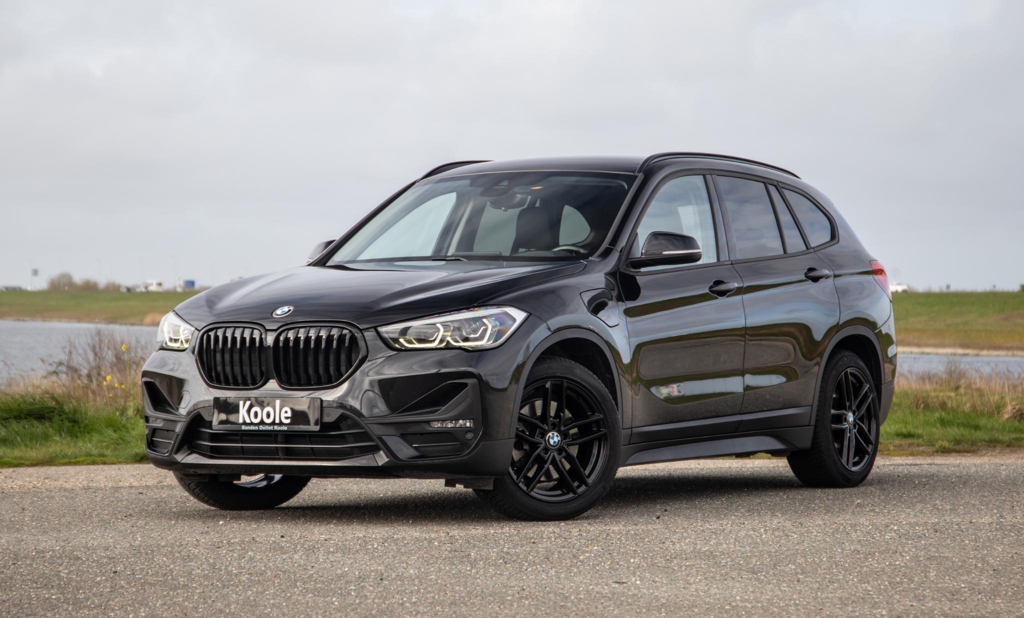 BMW X1 xDrive25e Executive 2021 - voorkant