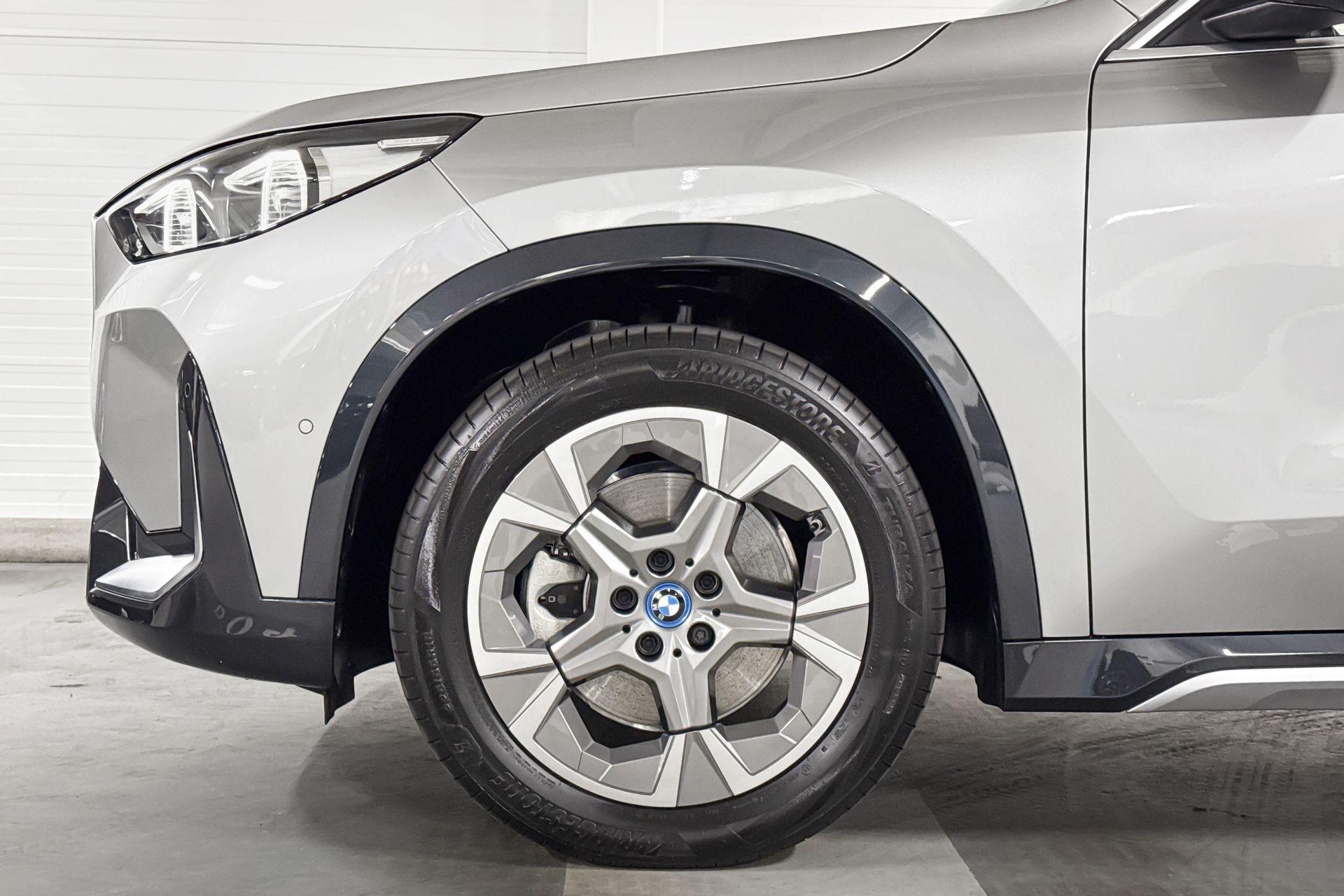 Foto van BMW Ix1