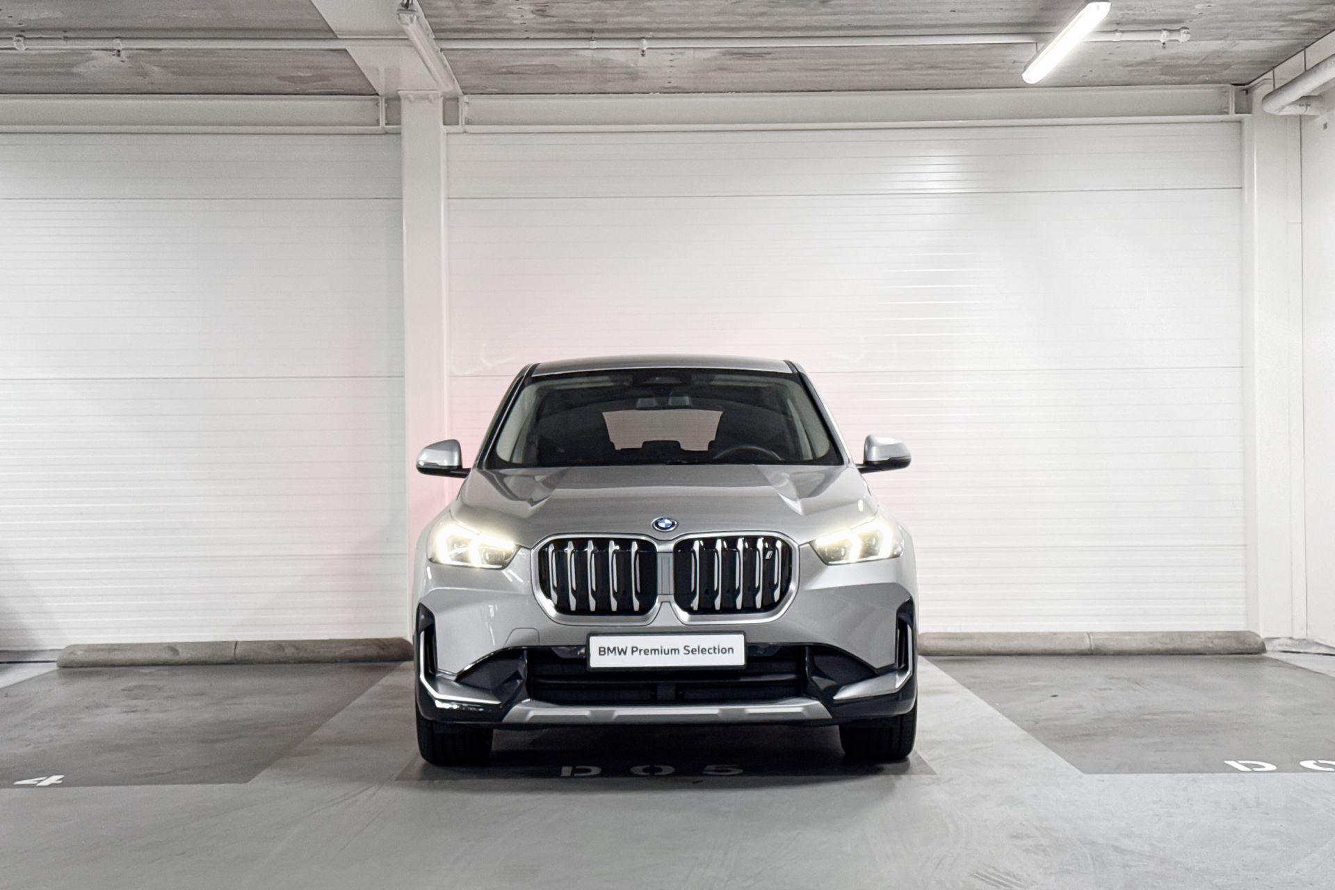 Foto van BMW Ix1