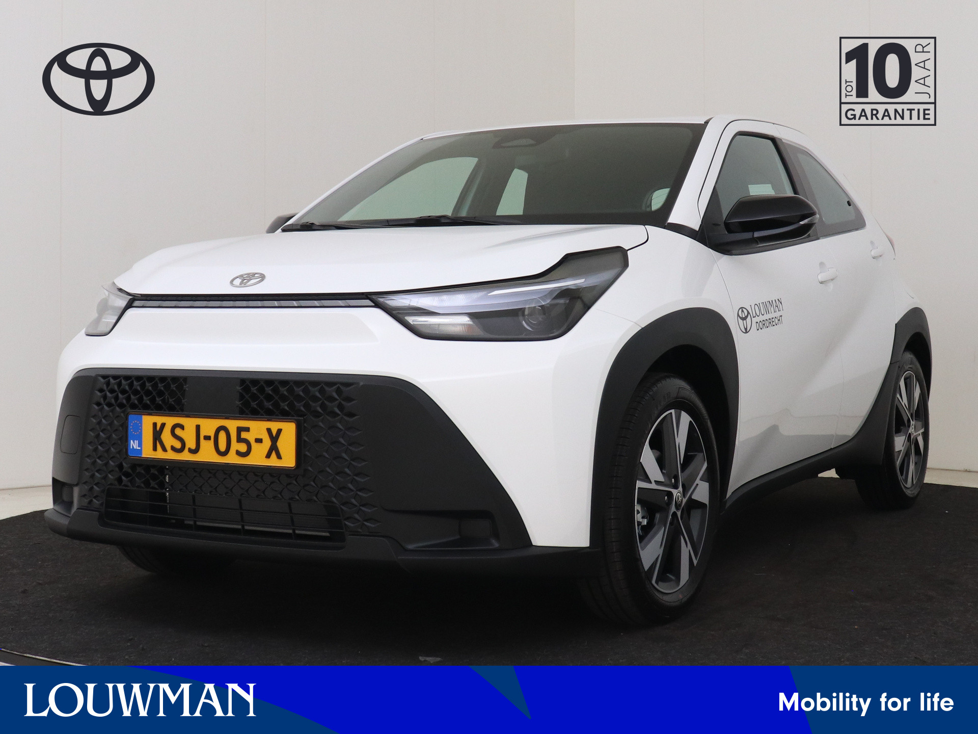 Toyota Aygo X Hybrid 115 play + GO Pack 2026 - voorkant