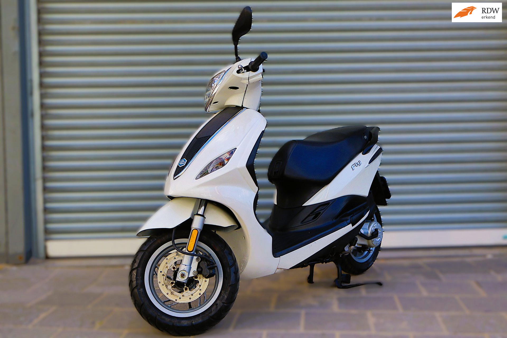 Piaggio Snorscooter Fly 4T Snor Wit 4396km 2012 - voorkant