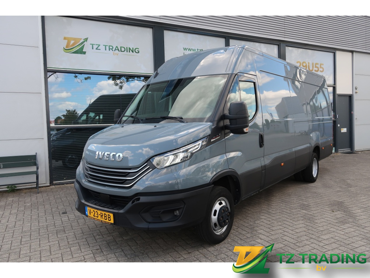 Iveco 50c/35 Daily Hi-Matic 175 pk Automaat L4/H3 66.780 km 2023 - voorkant