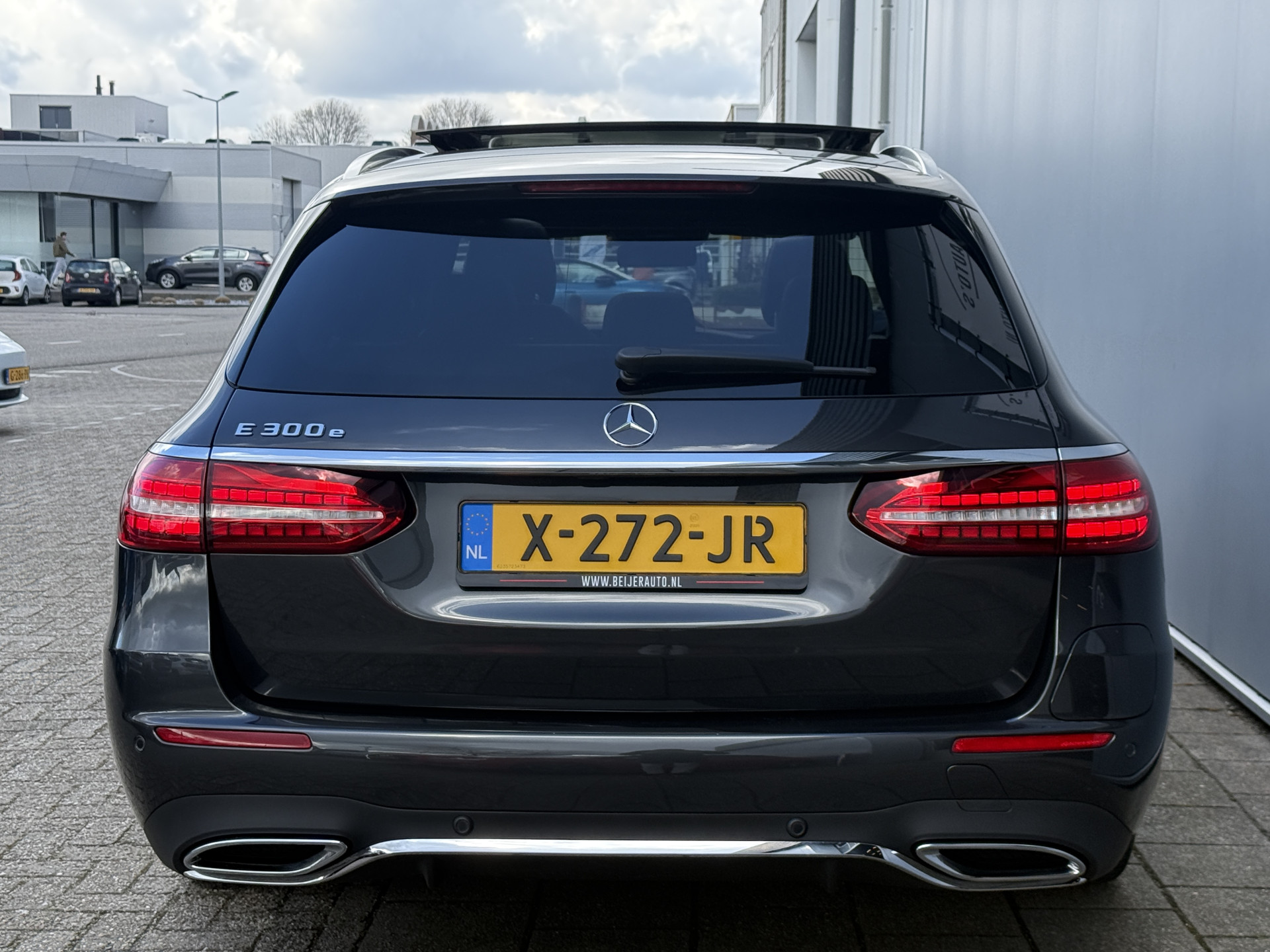Foto van Mercedes-Benz E 300 E
