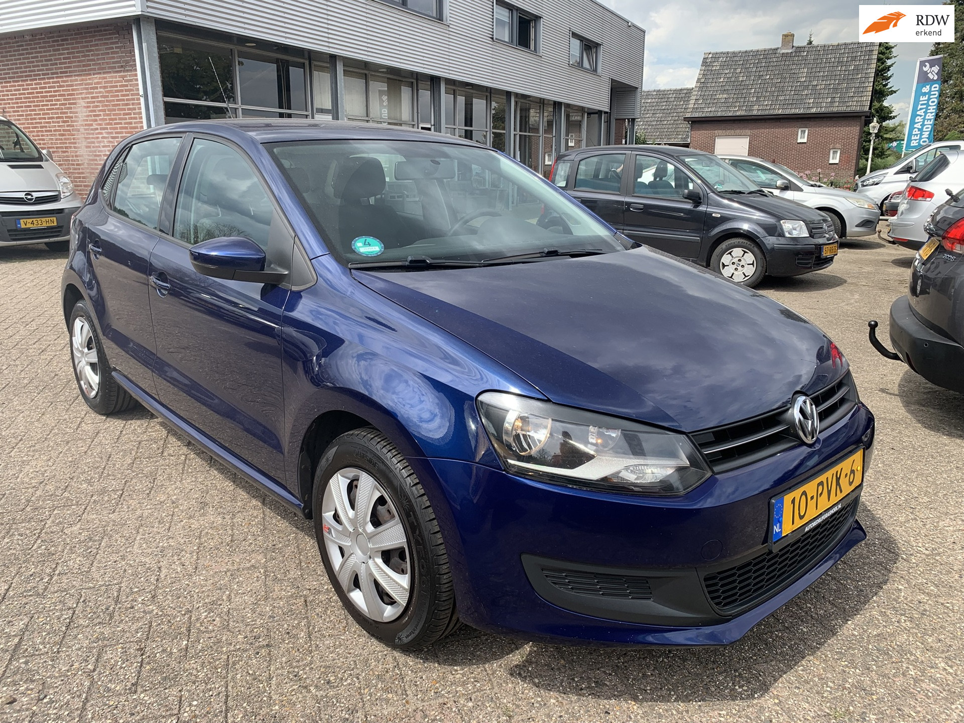 Volkswagen Polo 1.4-16V Comfortline 2011 € 3450.- 1 Jr. Apk , zo mee 2011 - voorkant