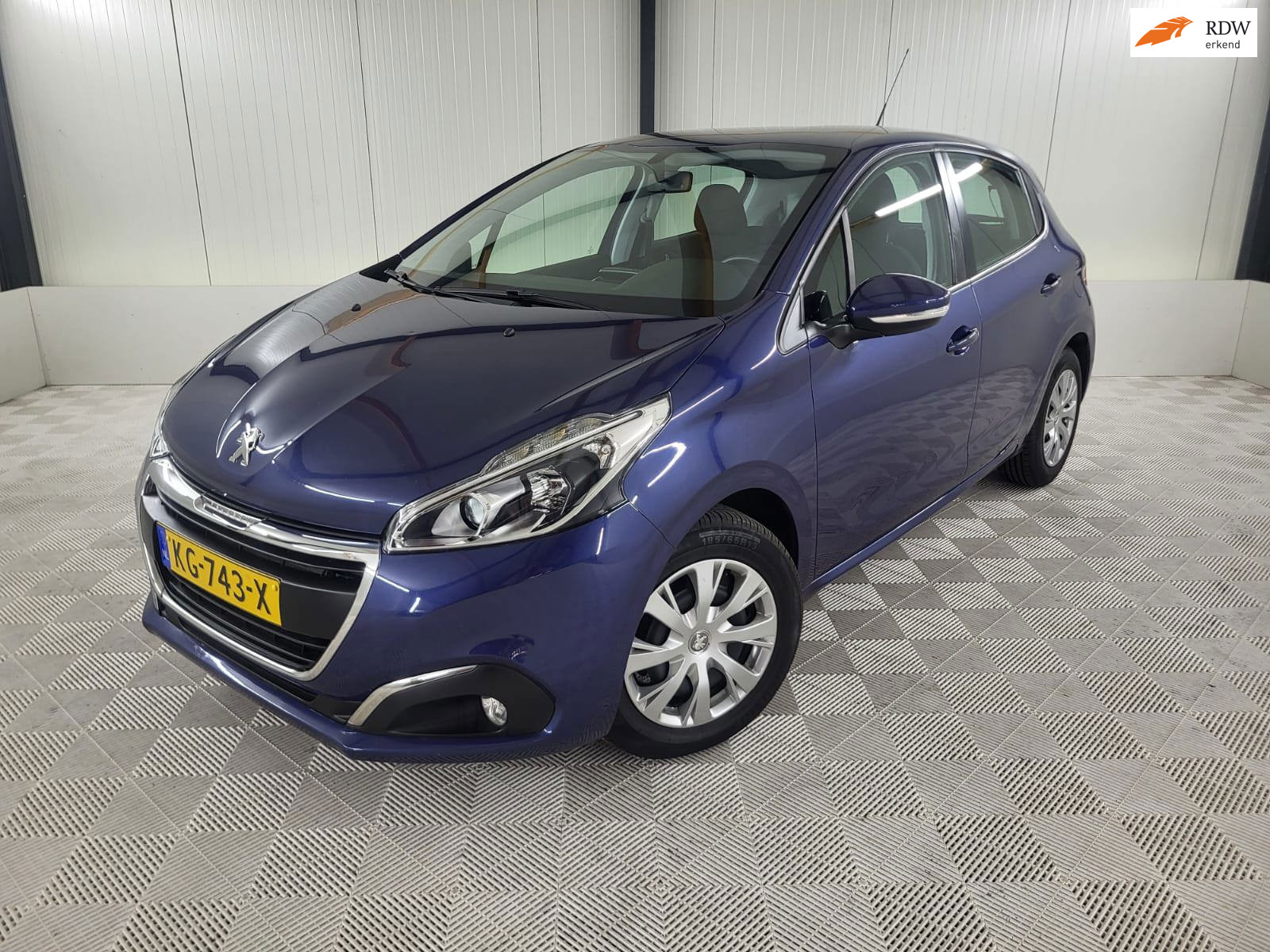Peugeot 208 1.2 PureTech Blue Lion, Carplay, Parkeersensoren, Navigatie 2016 - voorkant