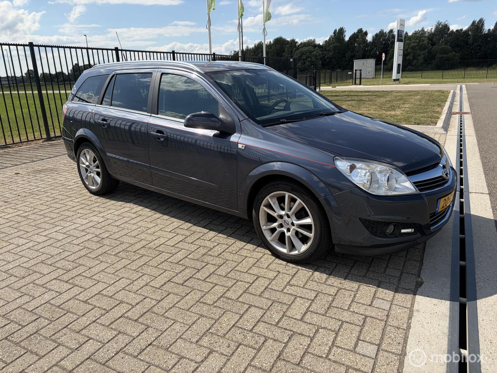 Opel Astra Station Wagon 1.6 Executive 2008 - voorkant