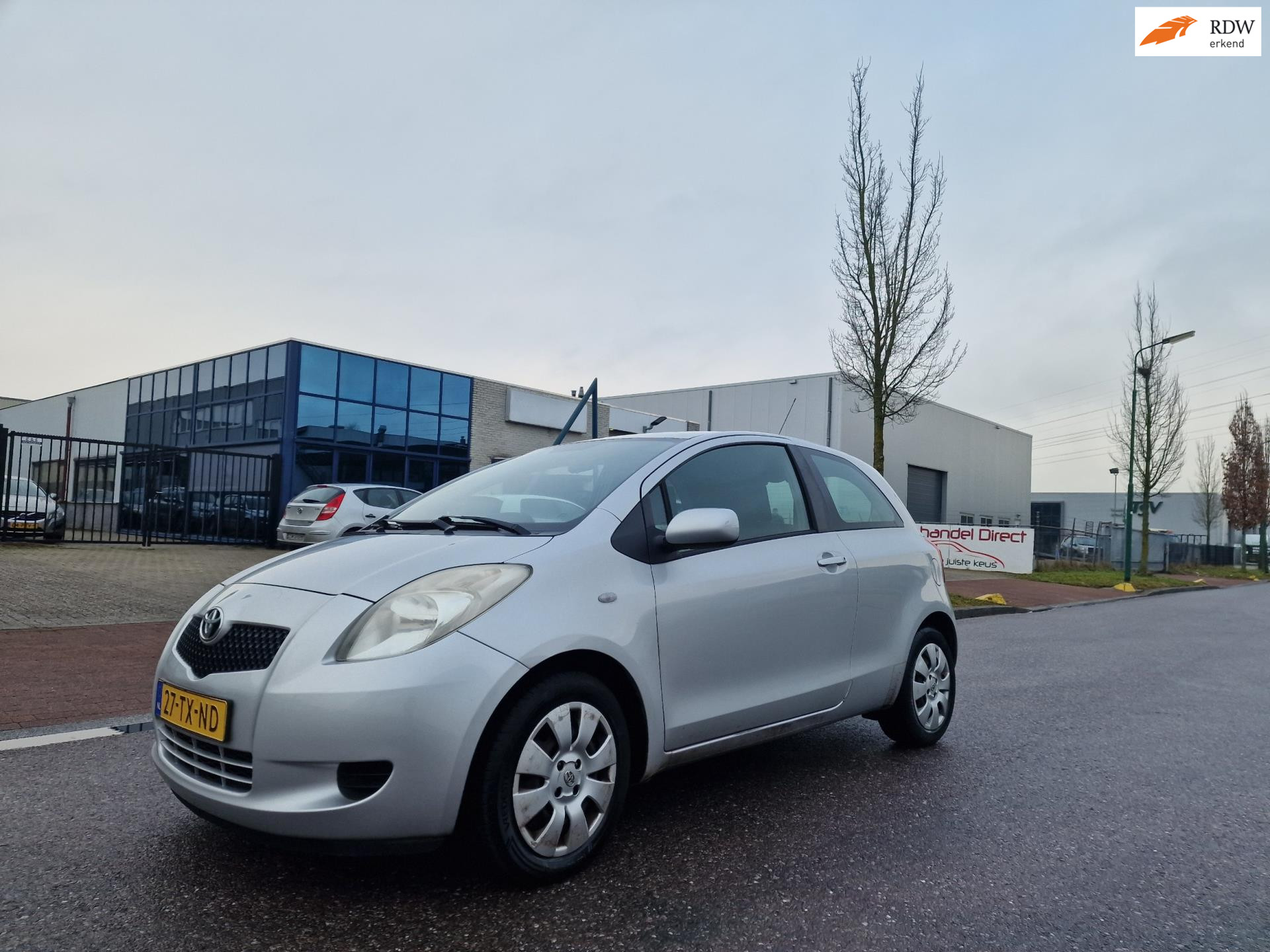 Toyota Toyota Yaris 1.3 VVTi Sol MMT AUTOMAAT AIRCO TREKHAAK 2 X SLEUTELS 2007 - voorkant