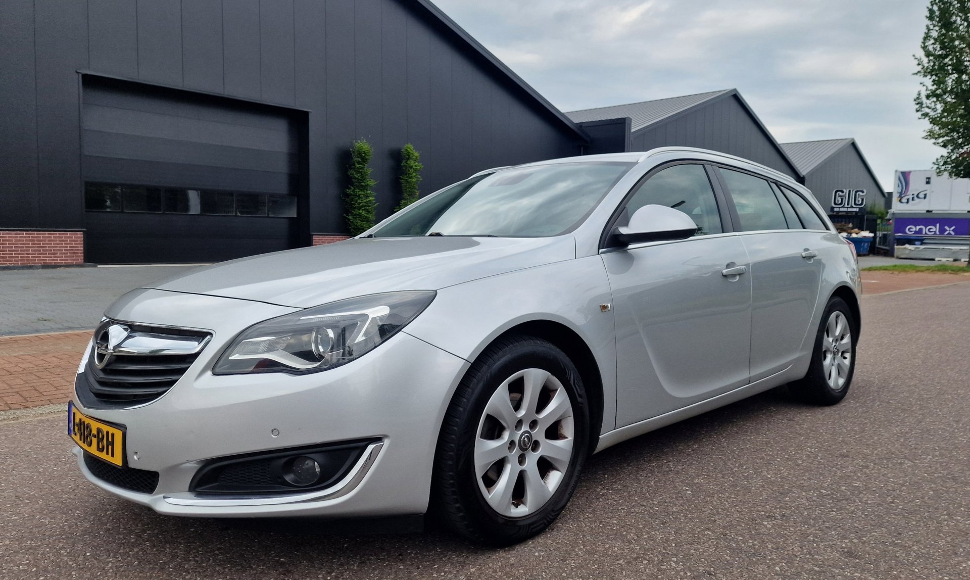 Opel Insignia Sports Tourer SW 1.6 CDTI EF Cosmo NAVI PSENSOR CRUISE TREKHAAK 2 X SLEUTELS 2016 - voorkant
