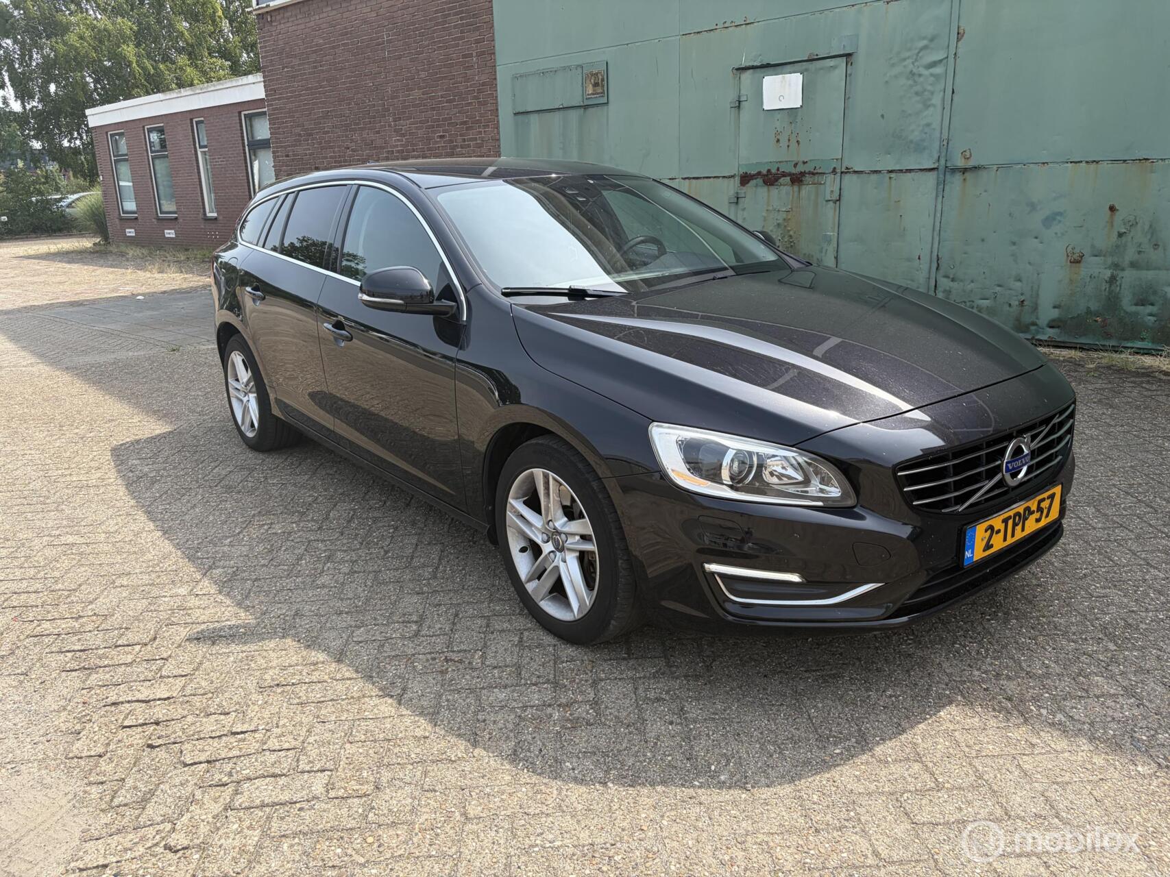 Volvo V60 Plug In Hybrid 2.4 D6 AWD Plug-In Hybrid Summum 2014 - voorkant