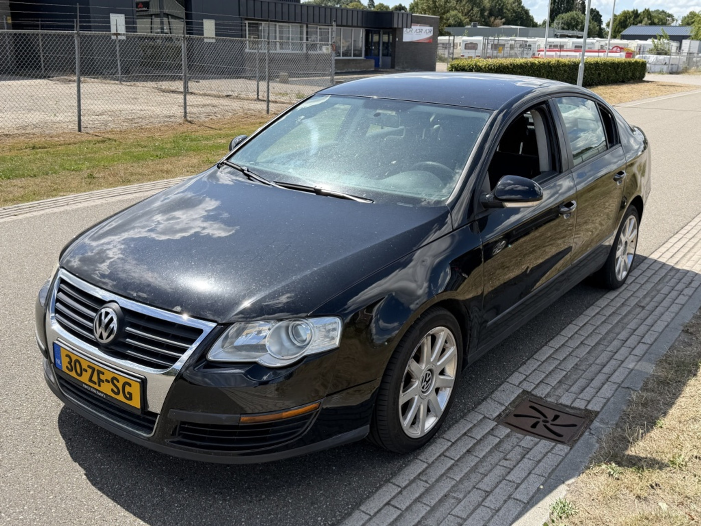 Volkswagen Passat 1.6 Businessline | Navigatie | Riem VV | Trekhaak | LMV 2008 - voorkant
