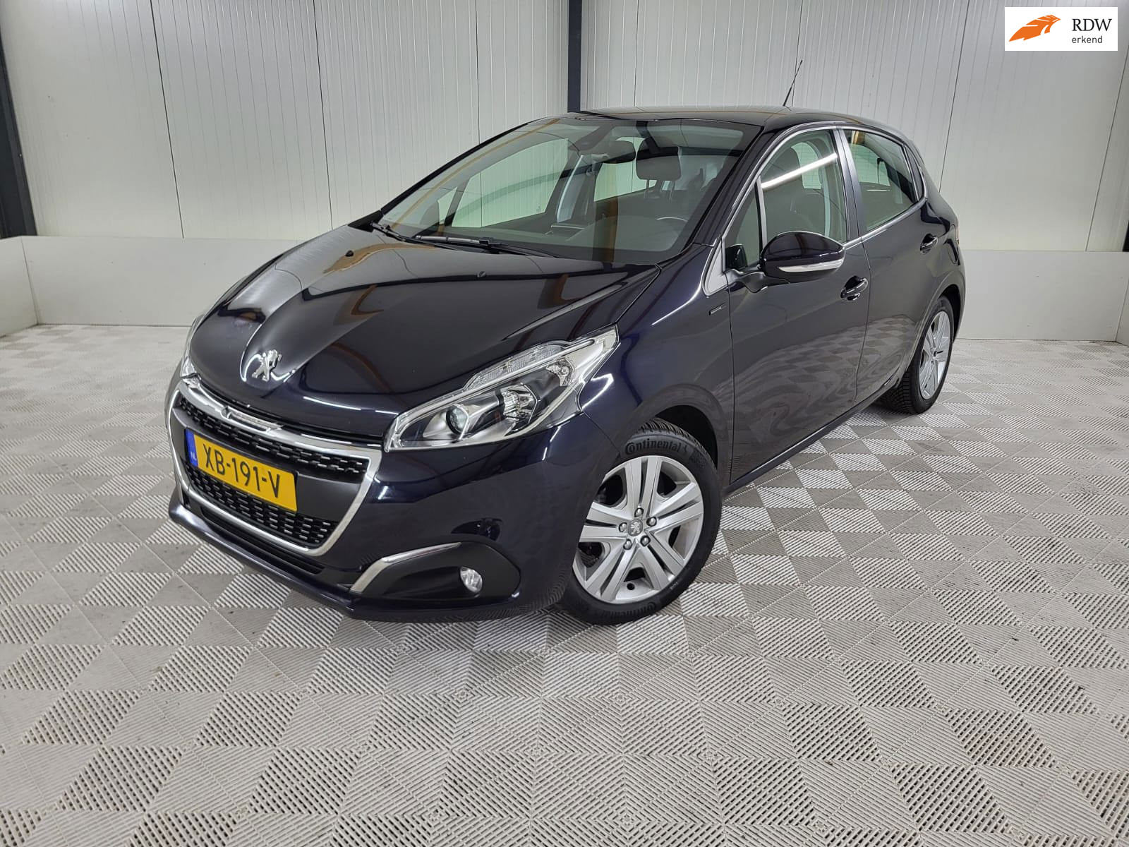 Peugeot 208 1.2 PureTech Signature, Carplay, Parkeersensoren, Navigatie 2018 - voorkant