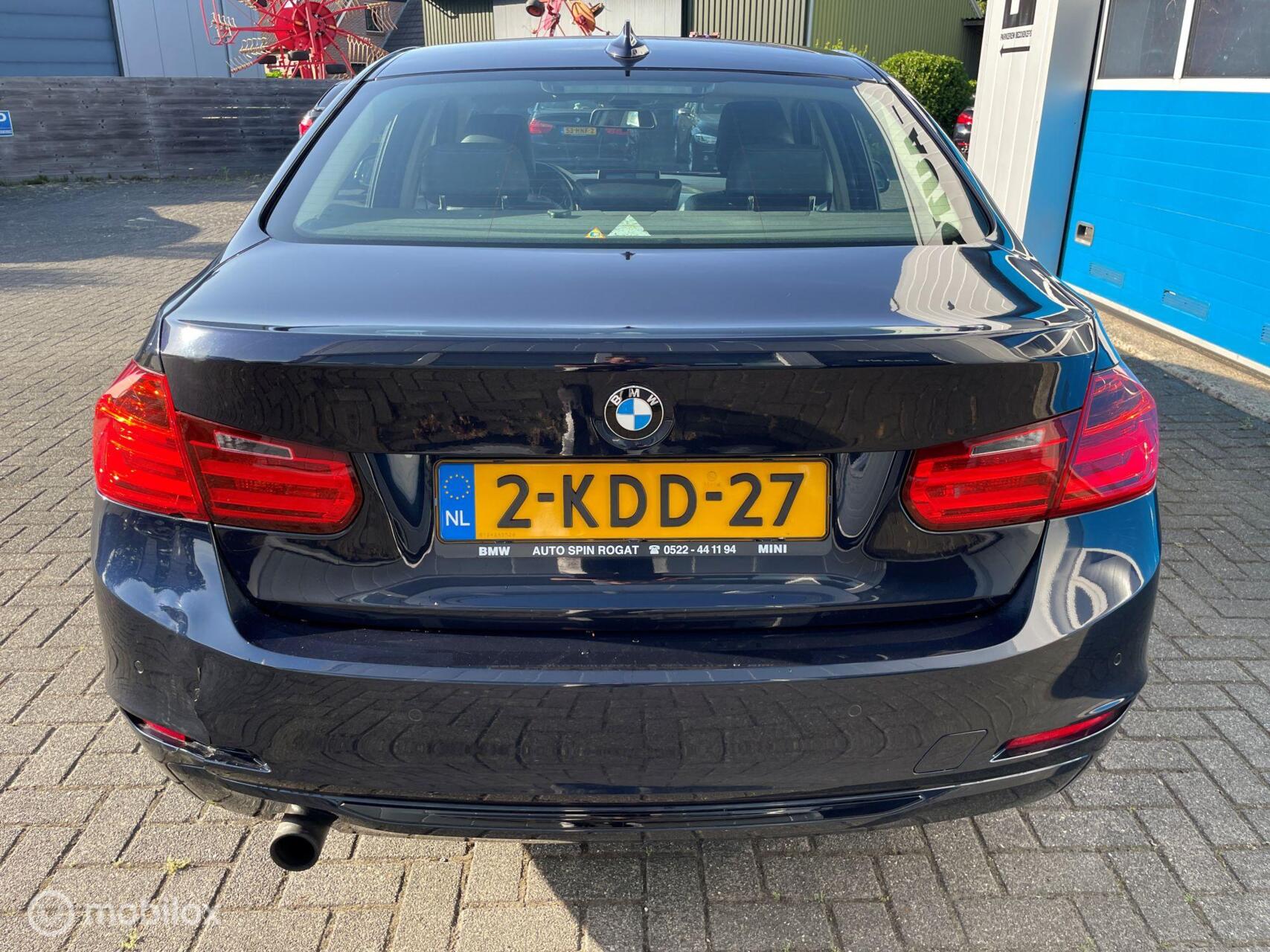 Foto van BMW 320i Ed