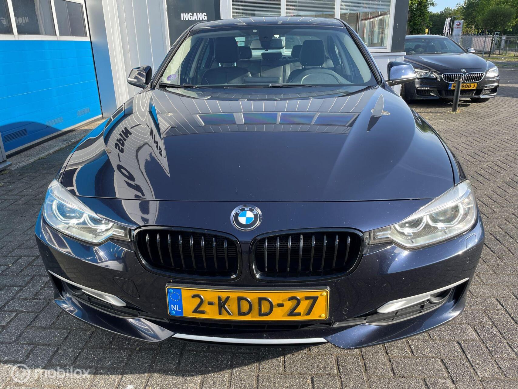 Foto van BMW 320i Ed