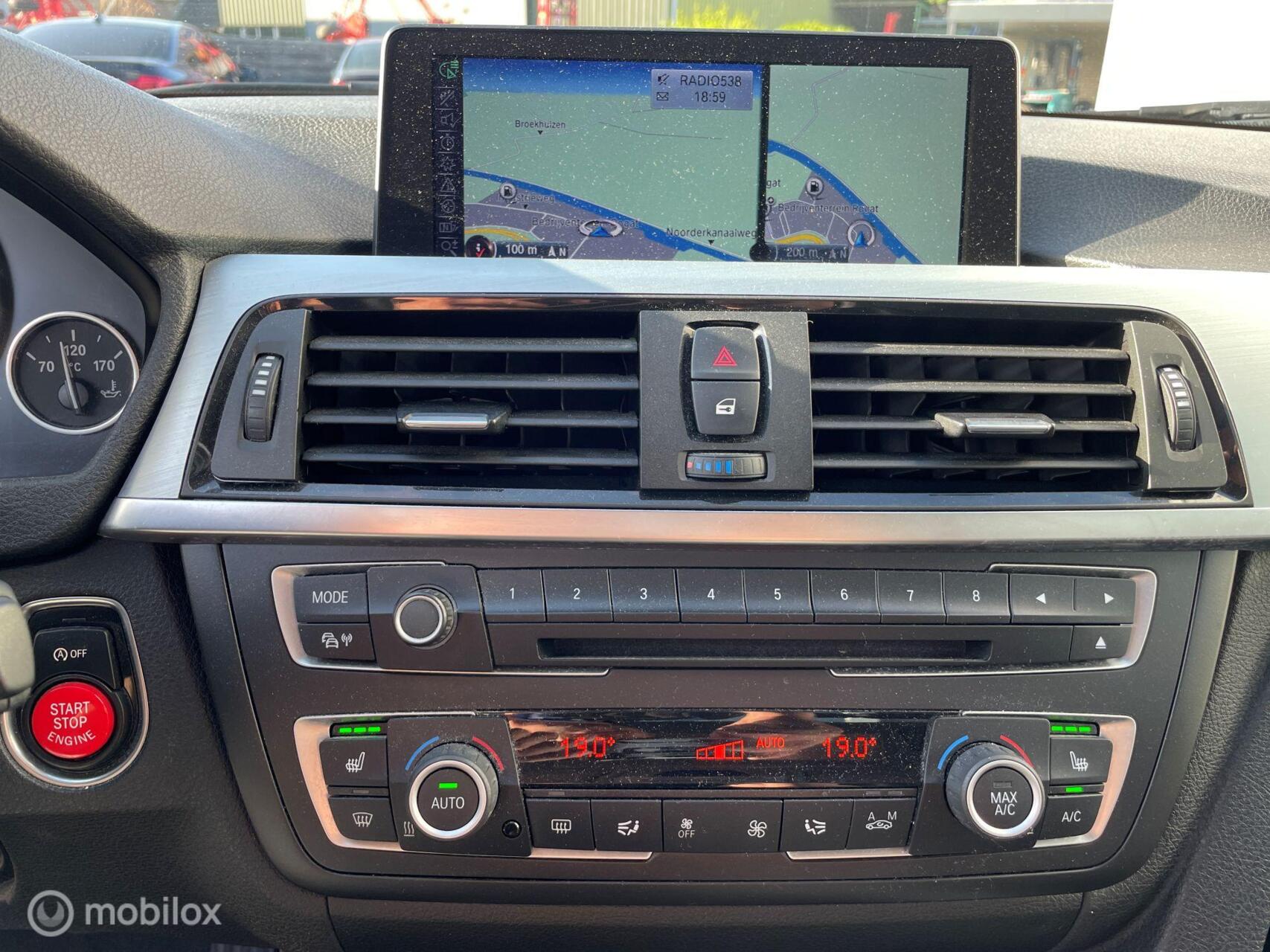 Foto van BMW 320i Ed