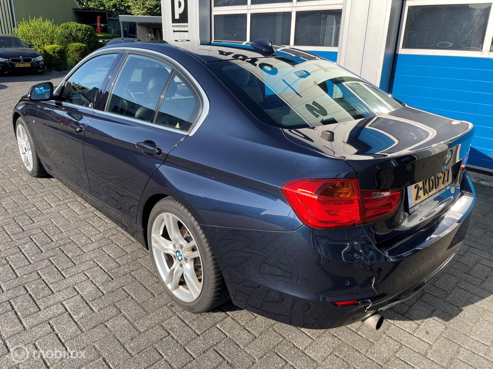 Foto van BMW 320i Ed