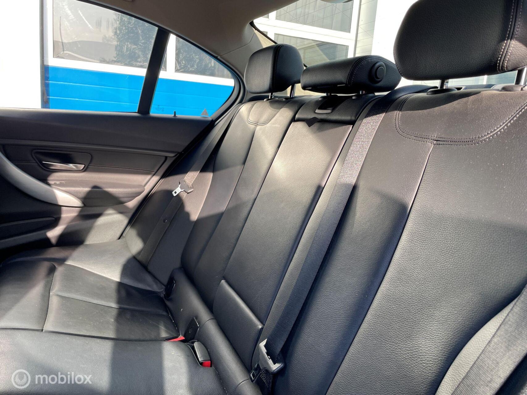 Foto van BMW 320i Ed