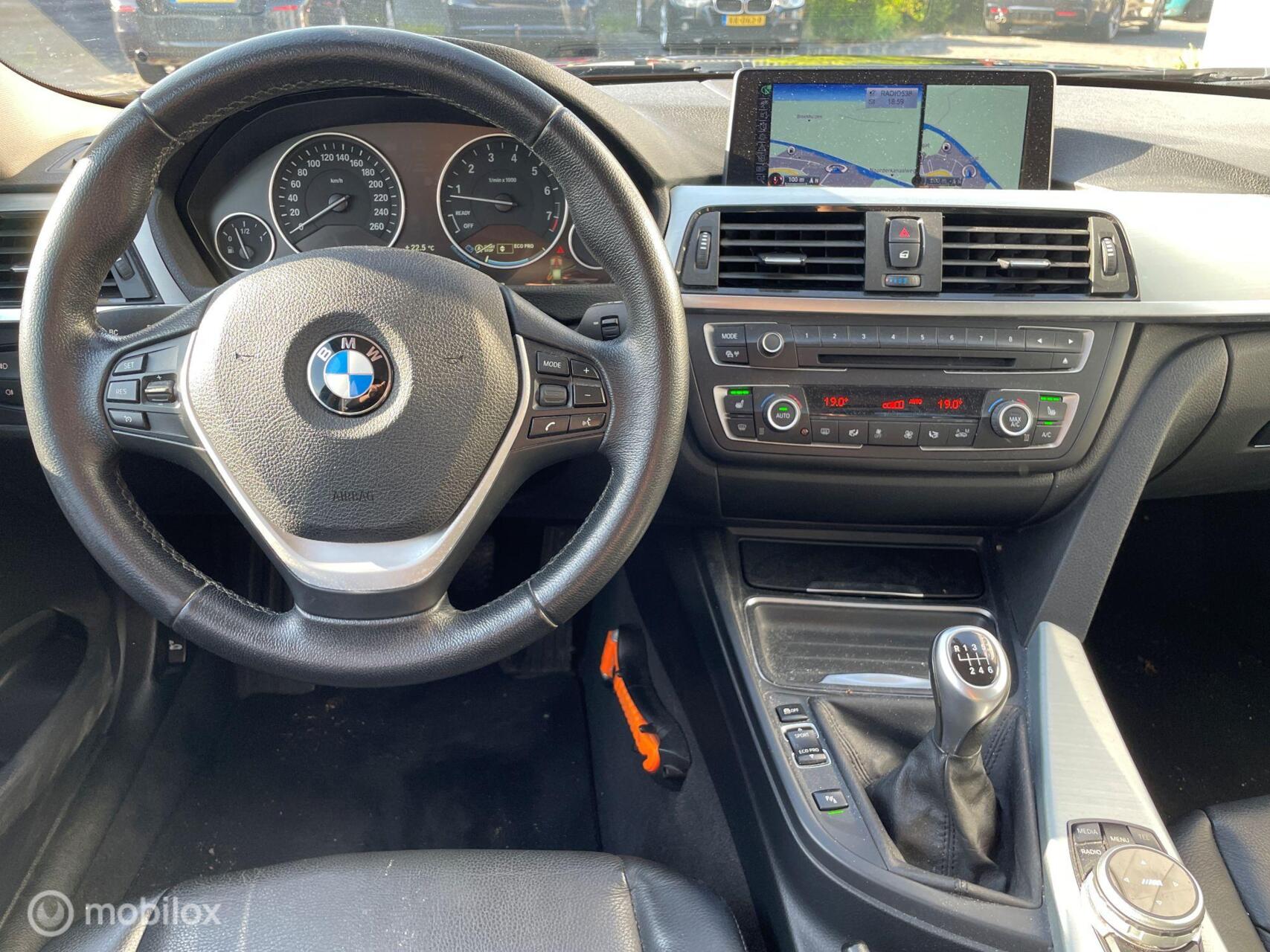 Foto van BMW 320i Ed