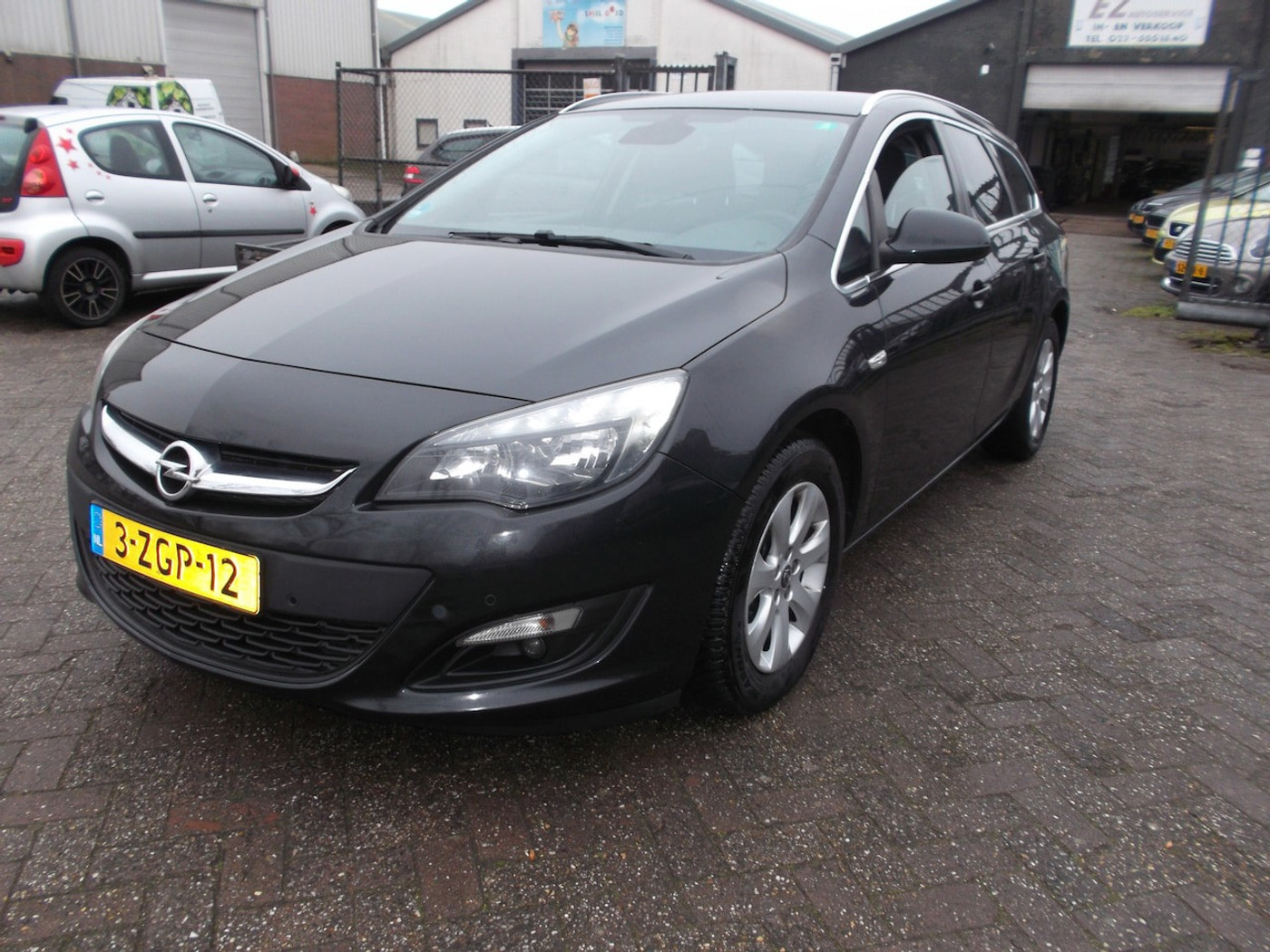 Opel Astra Sports Tourer 1.4 Turbo Business + 2015 - voorkant