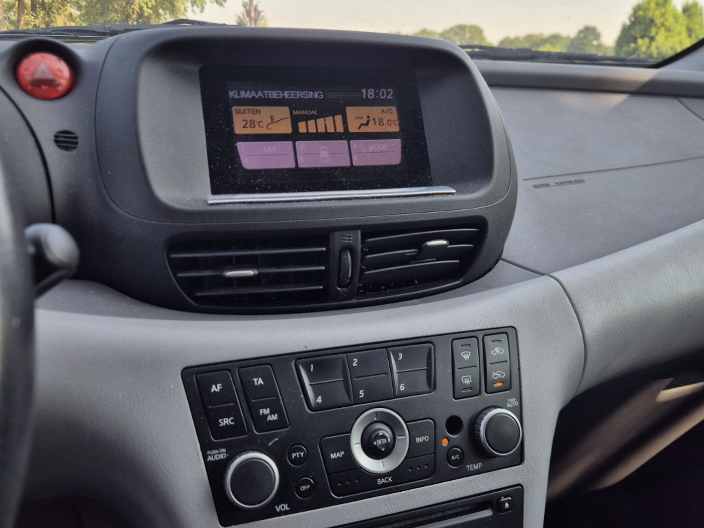 Foto van Nissan Nissan Almera Tino