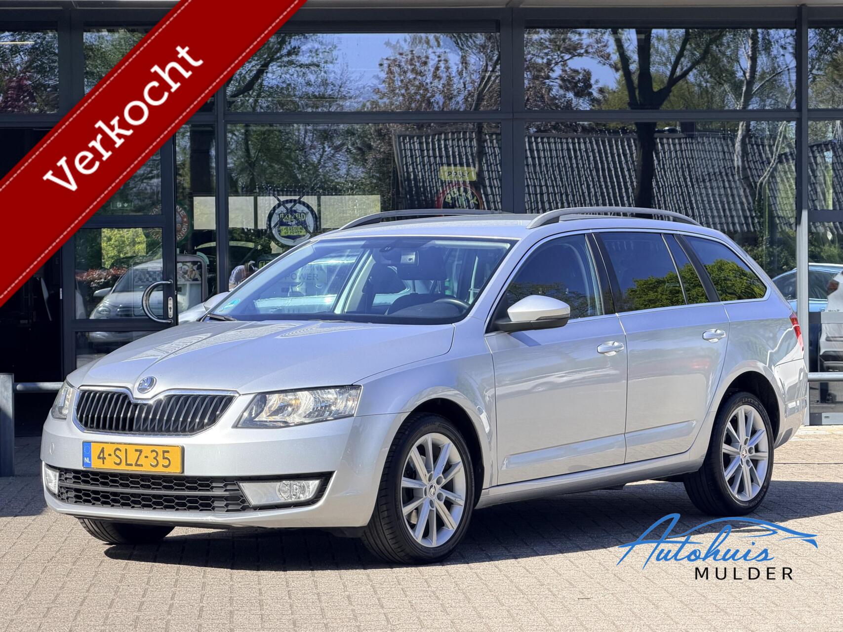 Skoda Octavia 1.2 TSI Greentech Ambition Businessline | Automaat | Nieuwe Motor | Goed Onderhouden |Trekhaak 2013 - voorkant