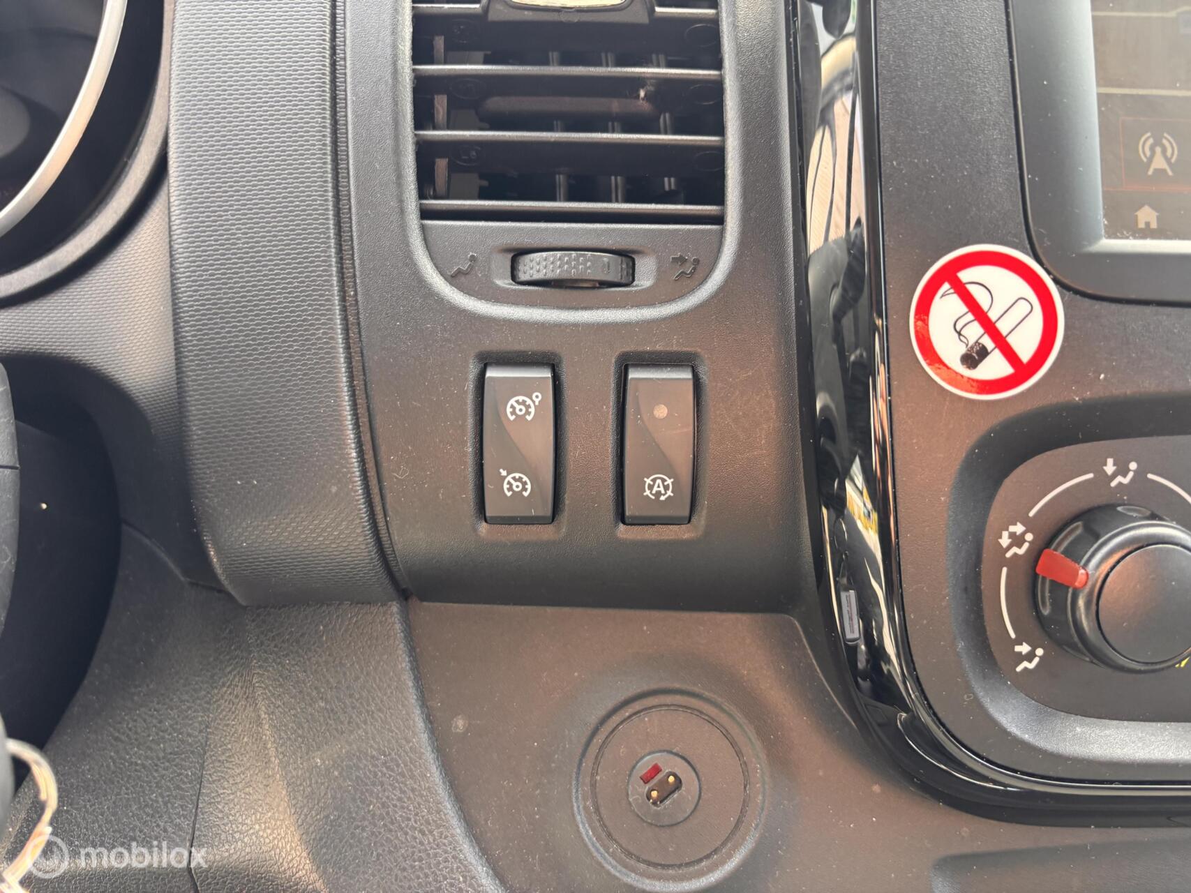 Foto van Opel Vivaro-b