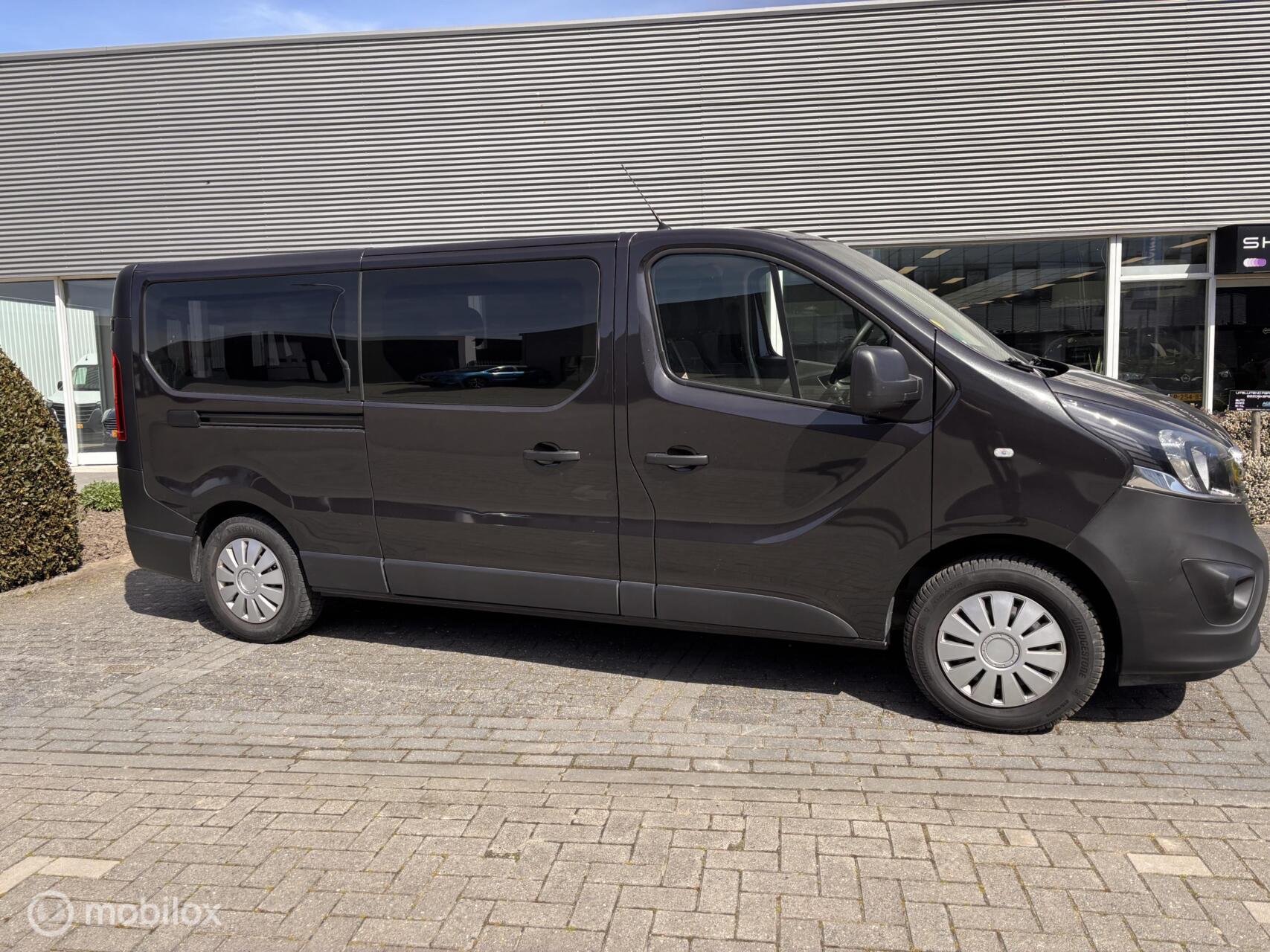 Foto van Opel Vivaro-b