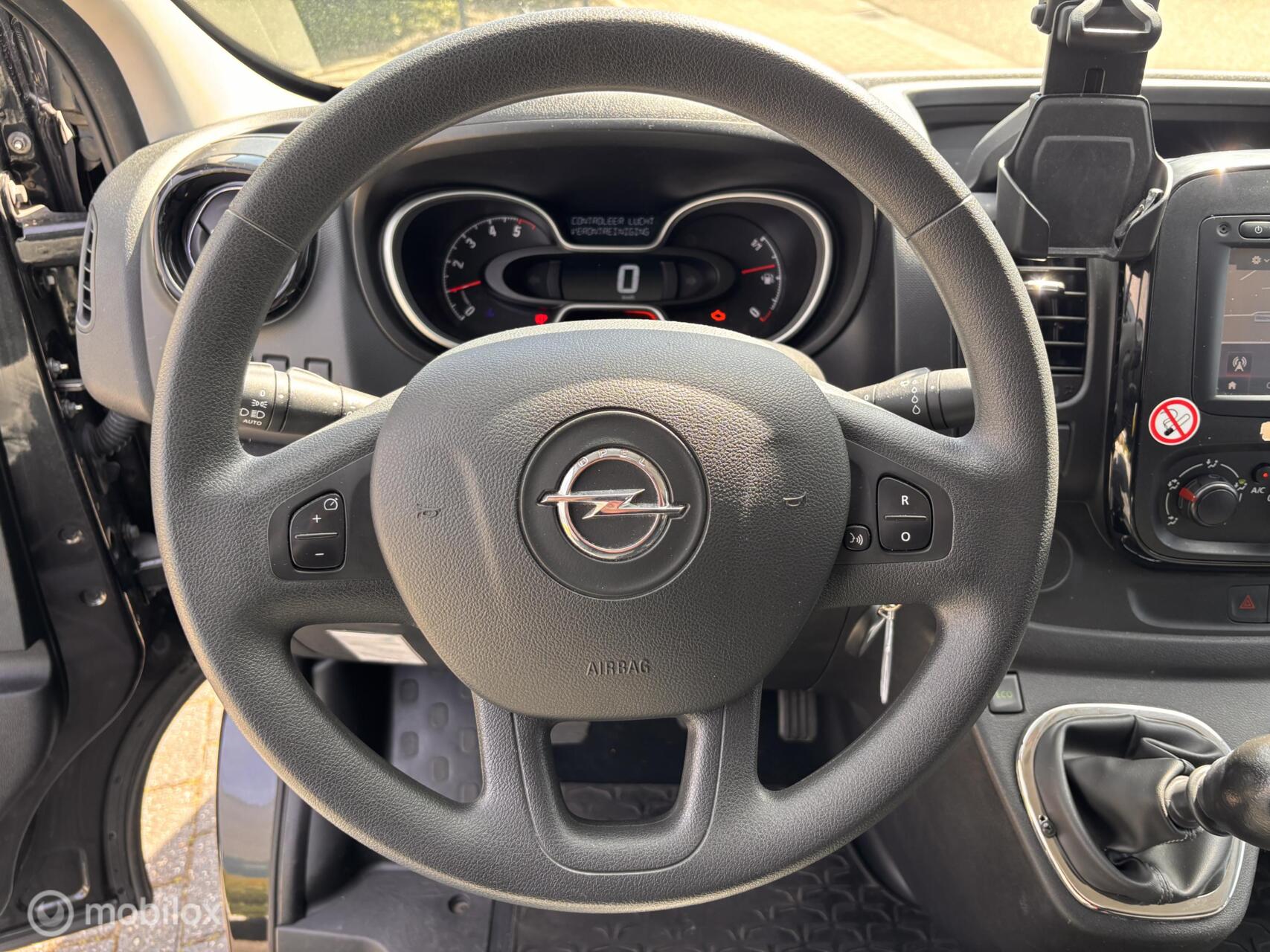 Foto van Opel Vivaro-b