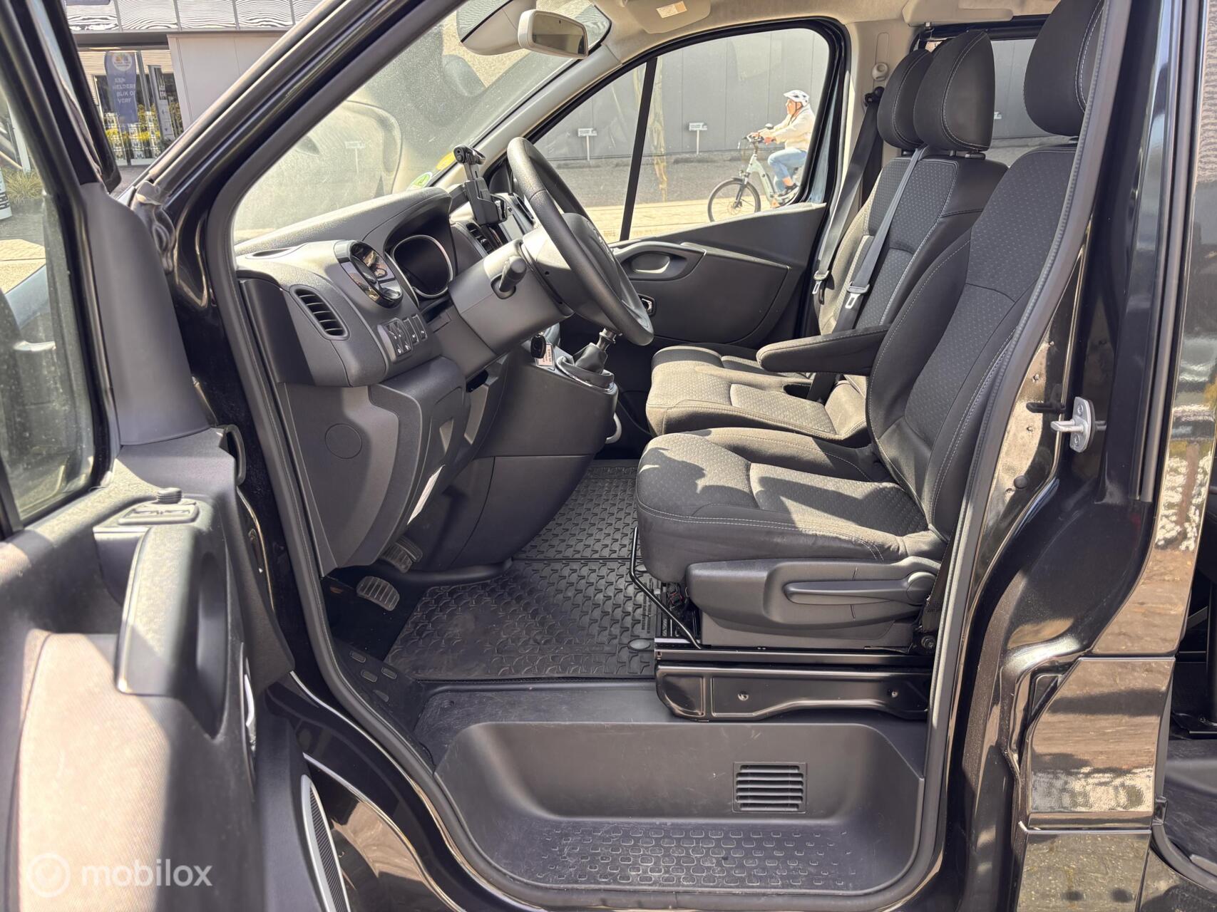 Foto van Opel Vivaro-b