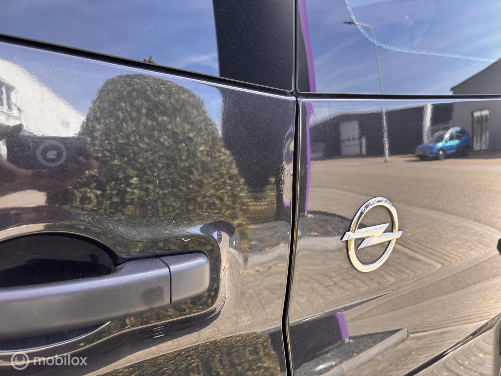 Foto van Opel Vivaro-b