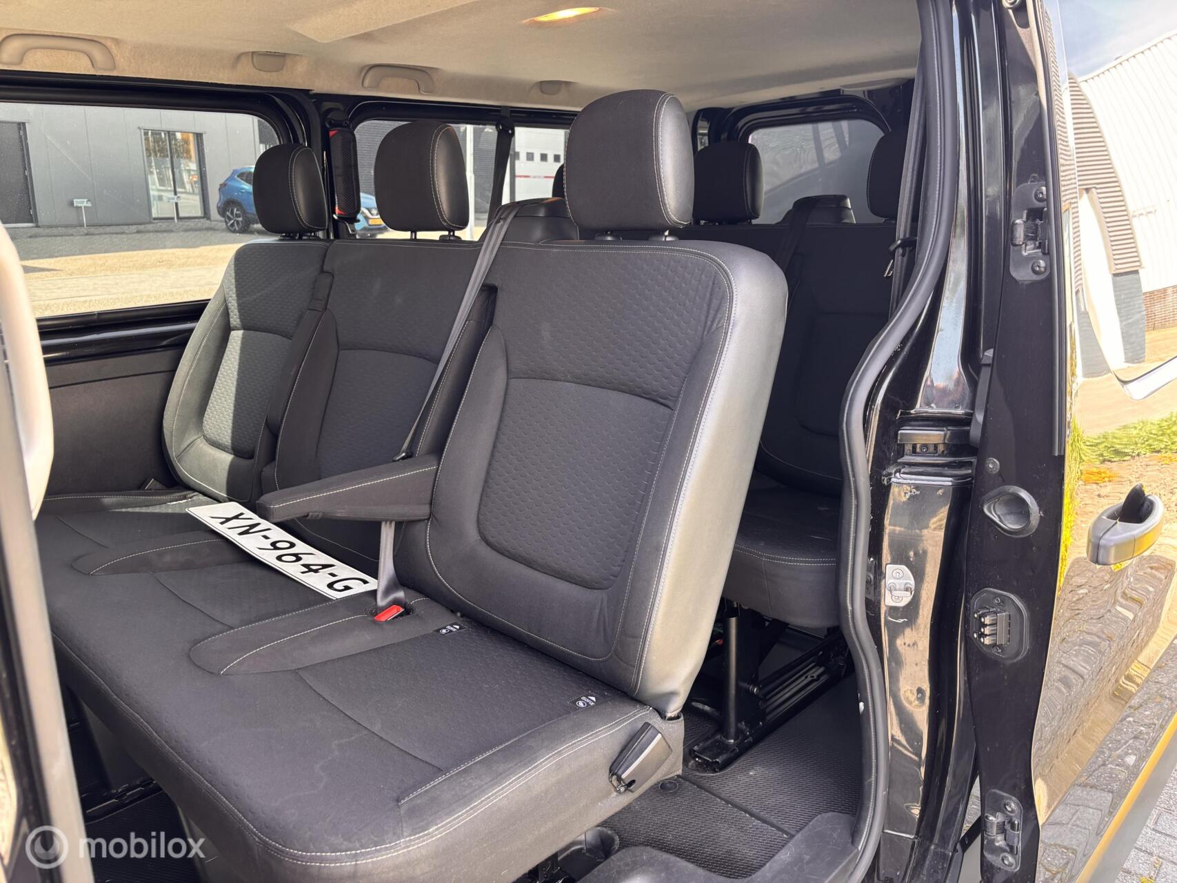 Foto van Opel Vivaro-b