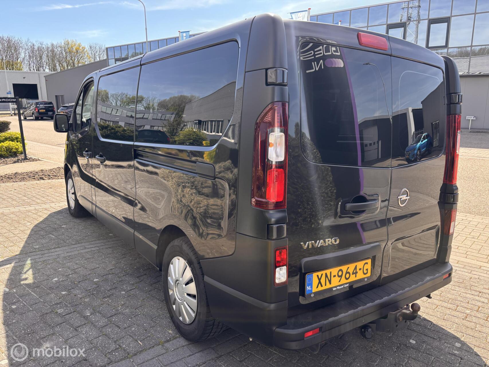 Foto van Opel Vivaro-b