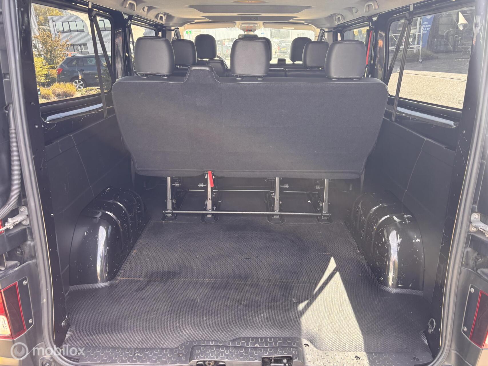 Foto van Opel Vivaro-b