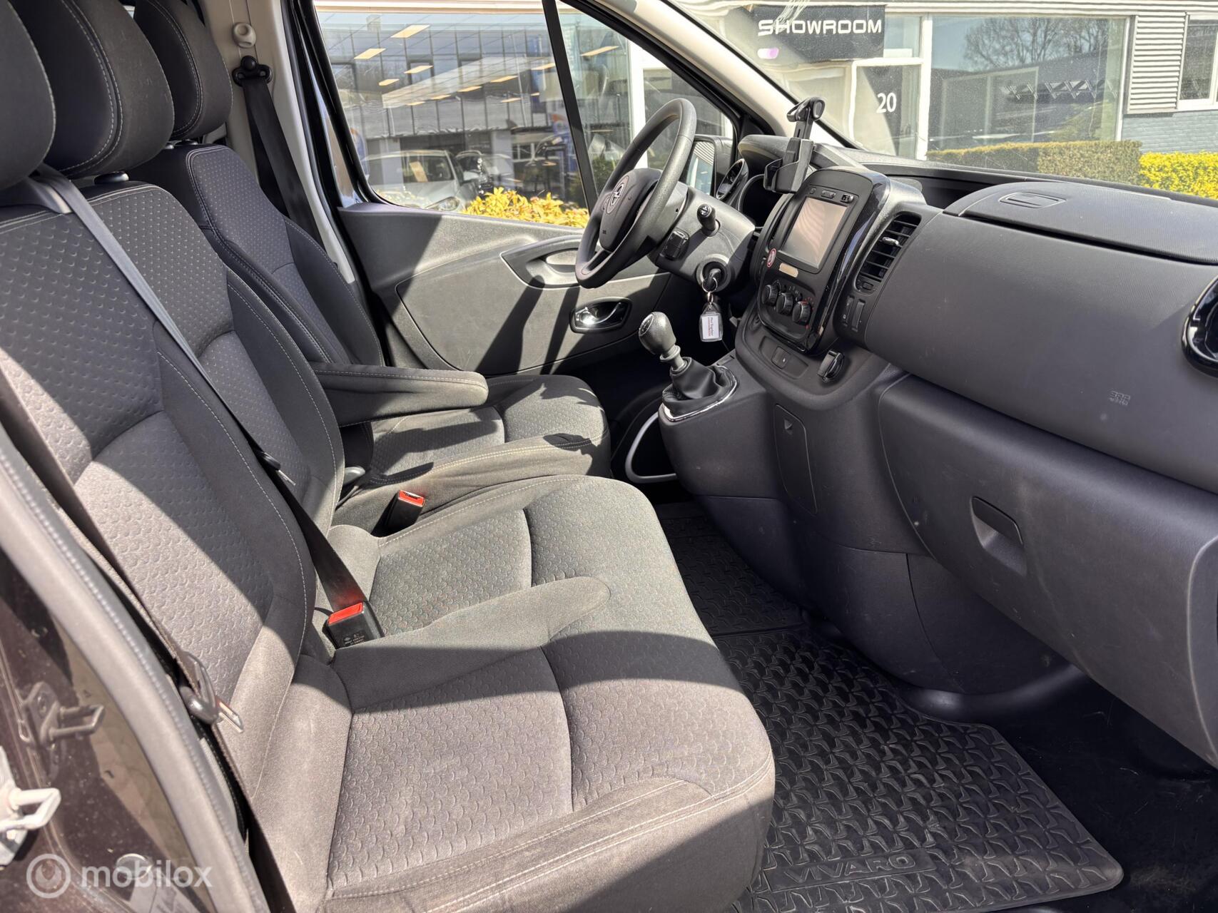 Foto van Opel Vivaro-b