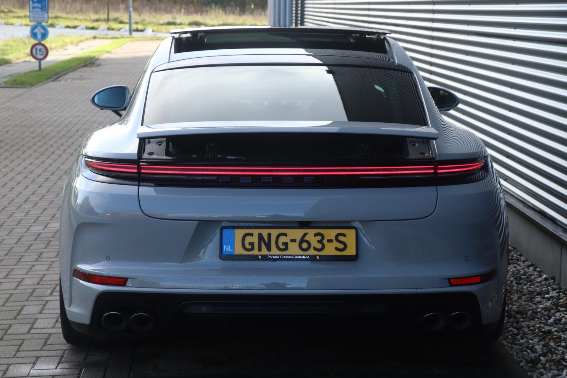 Foto van Porsche Panamera 4 E-hybrid