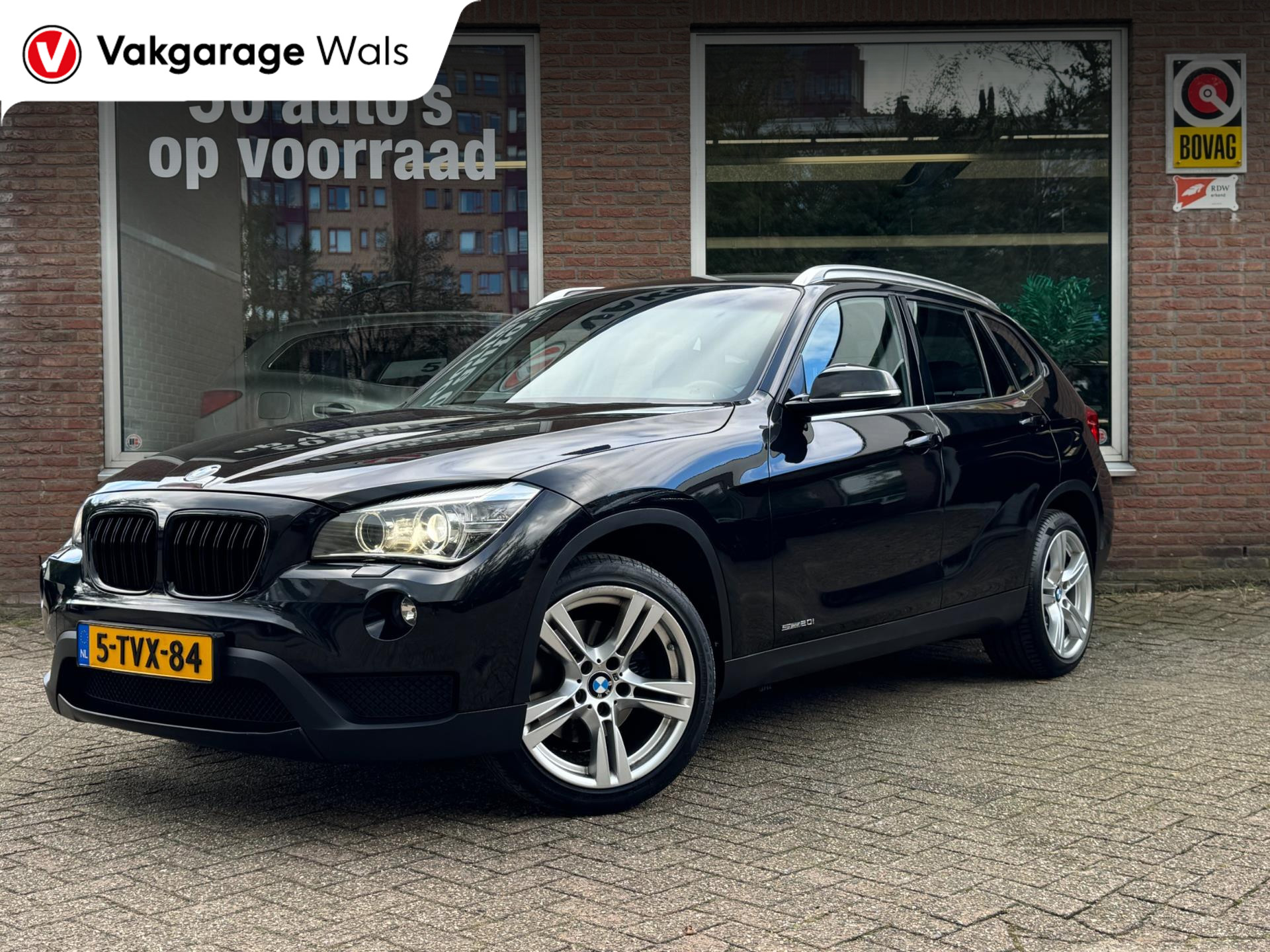 BMW X1 Sdrive20i DRIVE20i CHROME LINE | AIRCO | NAVIGATIE | CRUISE | PDC | VELGEN | TREKHAAK | NAP 2014 - voorkant