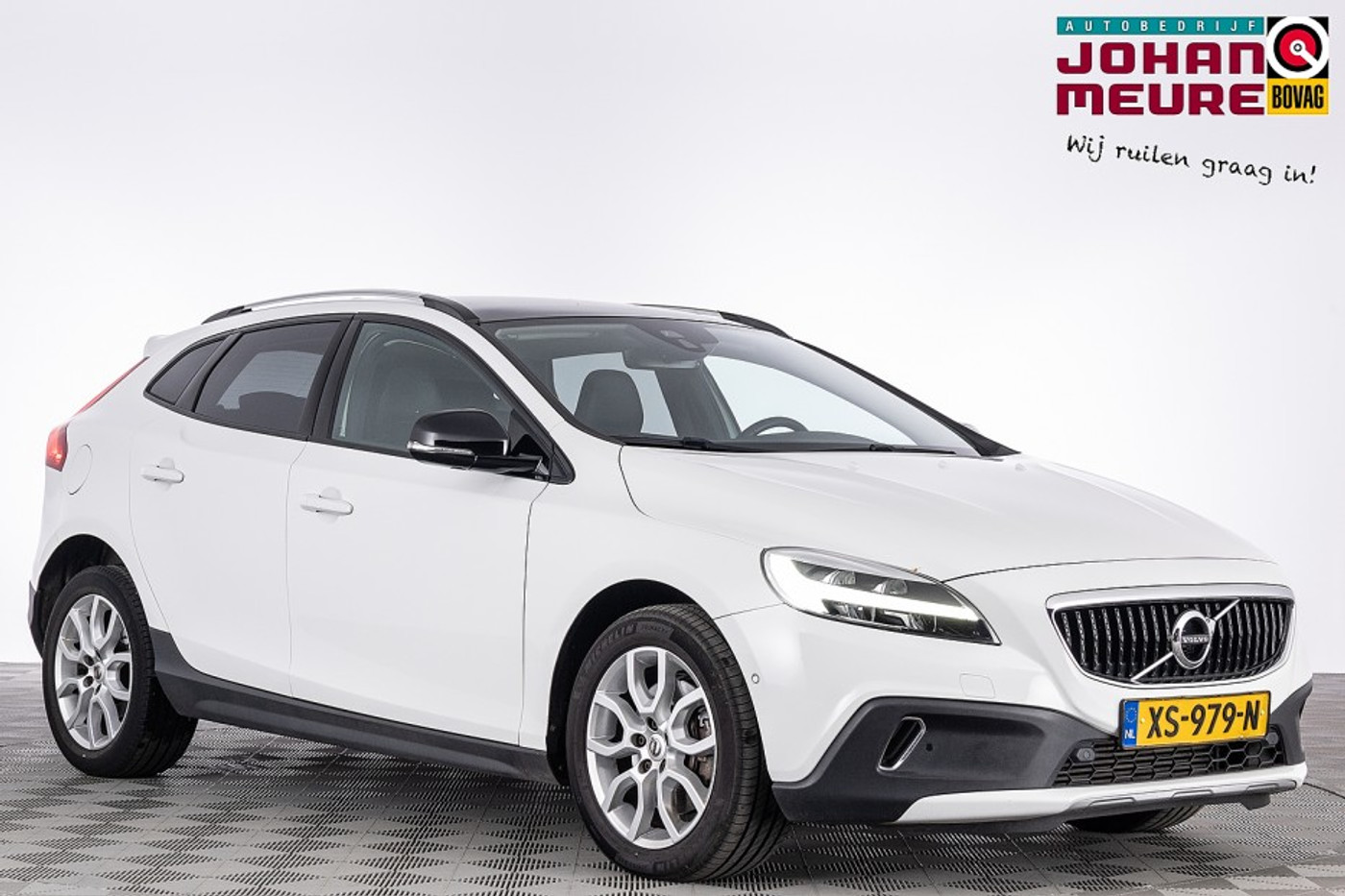 Volvo V40 Cross Country 1.5 T3 Polar+ Luxury | LEDER | PANORAMA . 2019 - voorkant