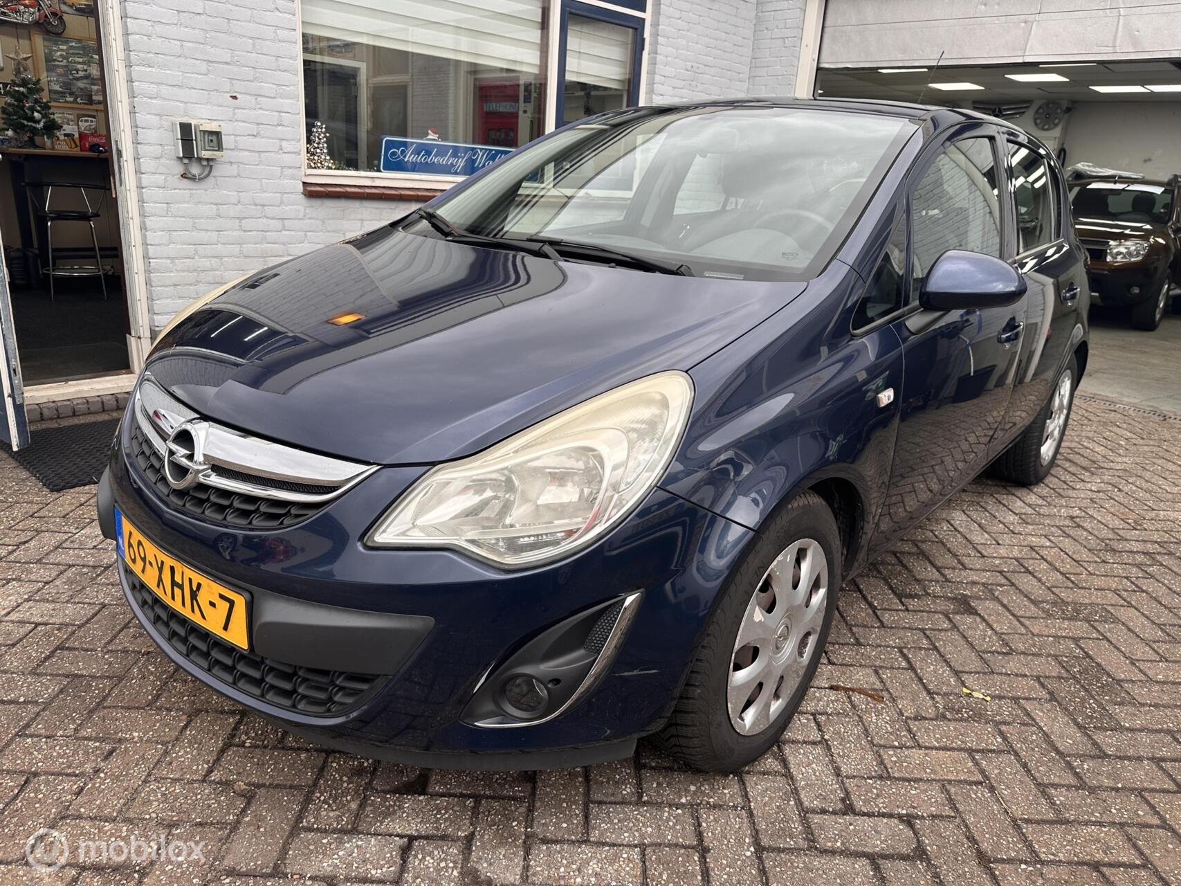Opel Corsa 1.4-16V 2012 - voorkant