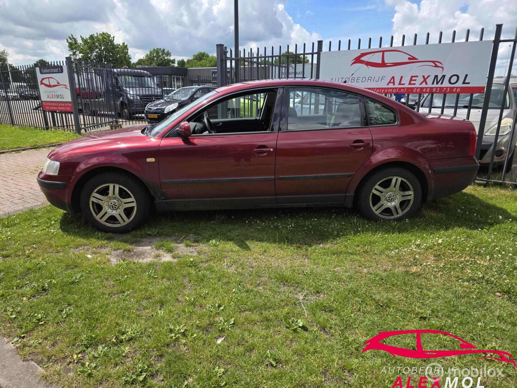 Volkswagen Passat 1.8  nieuwe apk 1999 - voorkant