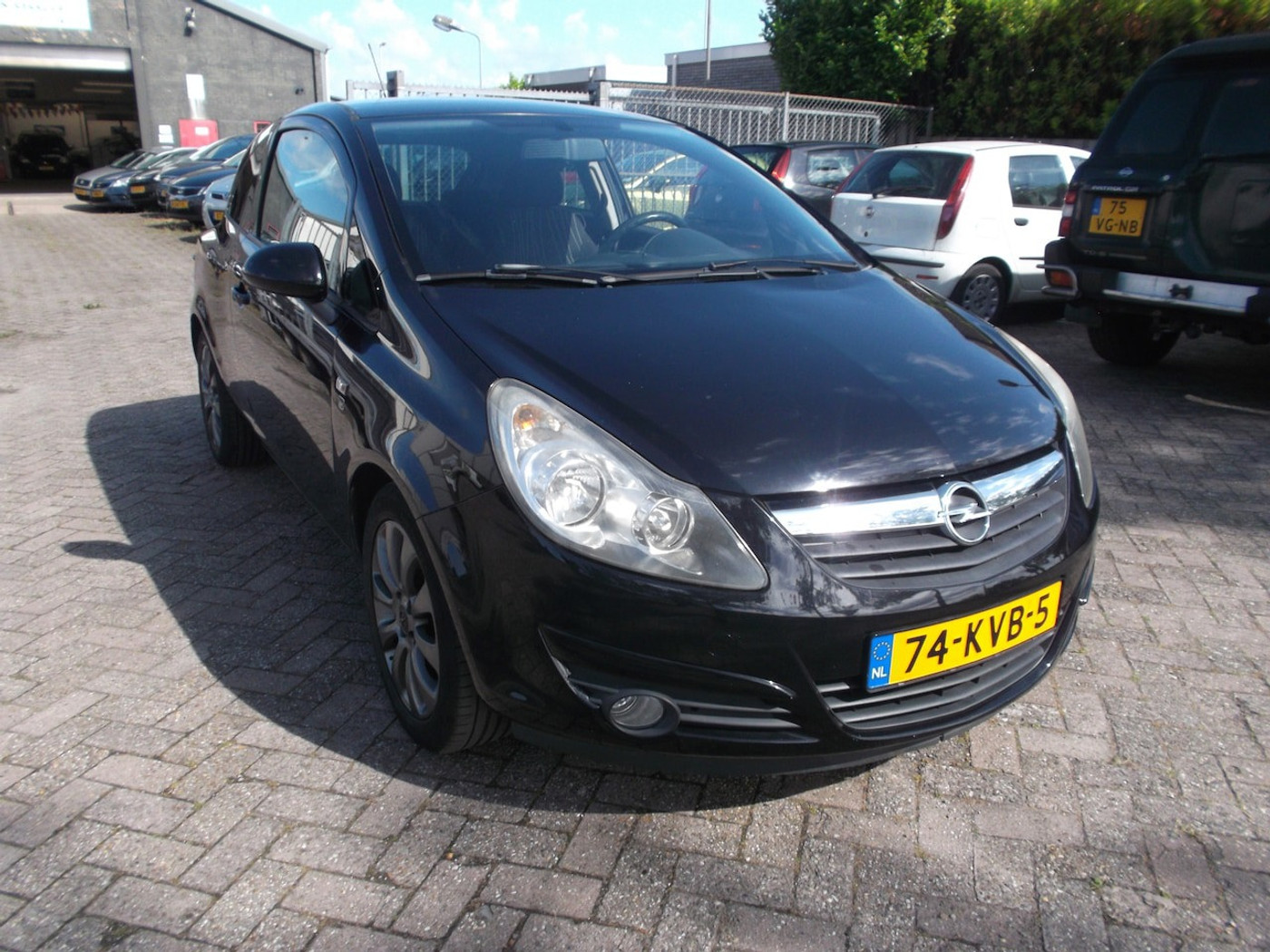Opel Corsa 1.4-16V '111' Edition 2010 - voorkant