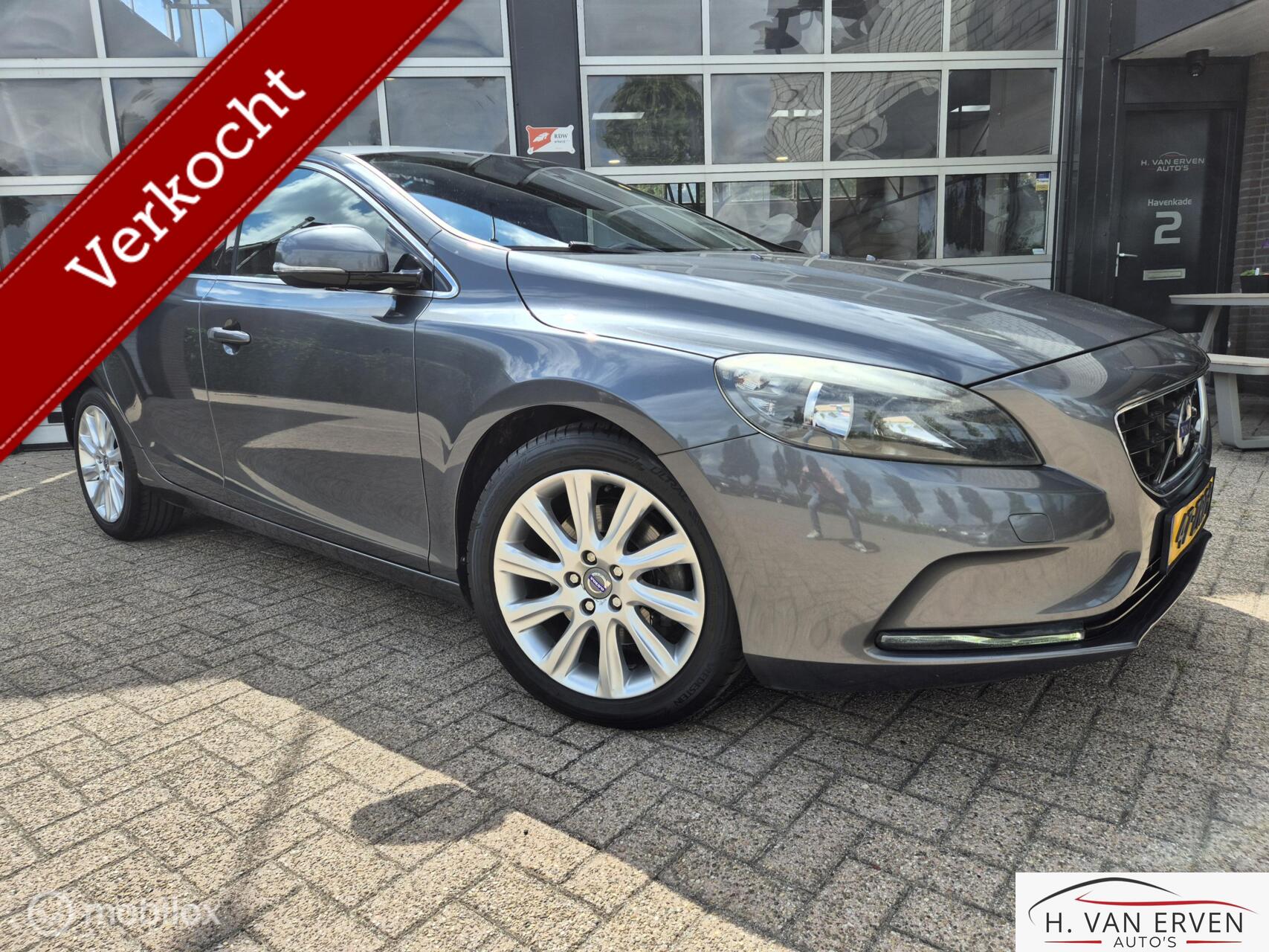 Volvo V40 1.6 T3 Momentum LEDER CAMERA PDC NAP 17" 2013 - voorkant