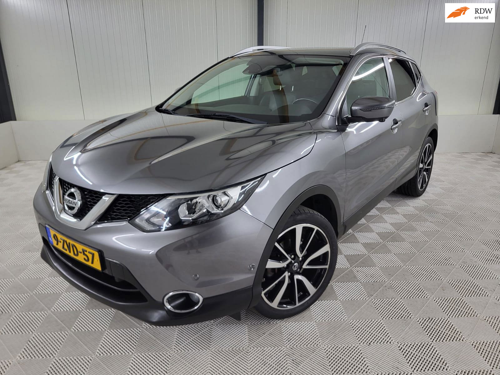 Nissan Nissan Qashqai 1.2 Tekna, Trekhaak, Leder, Camera, Panodak, Navi 2015 - voorkant