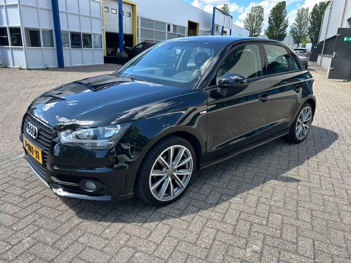 Audi A1 Sportback 1.2 TFSI S-Line Admired NAVI CRUISE NAP! 2014 - voorkant