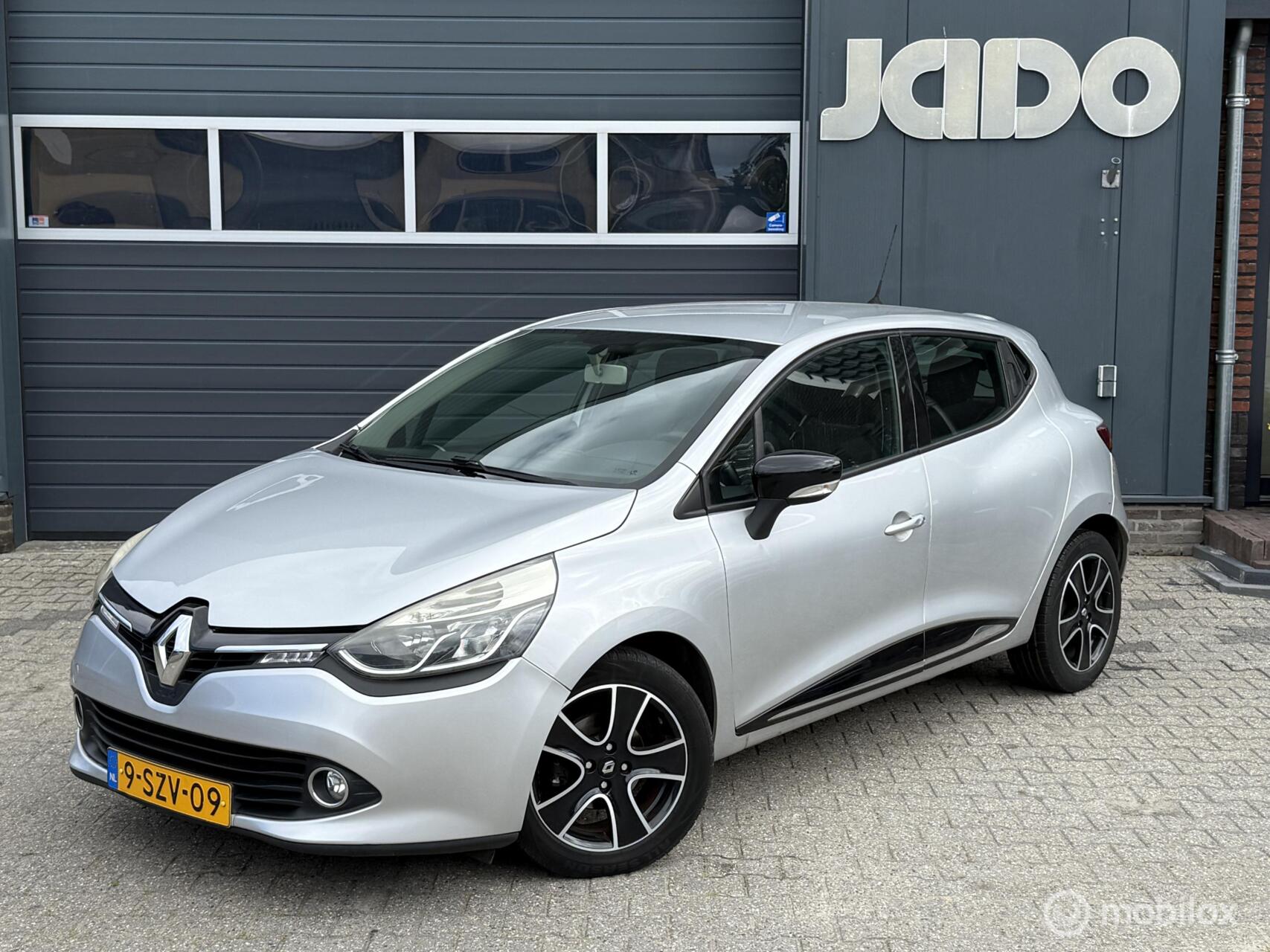 Renault Clio 0.9 TCe  Expression 2013 - voorkant