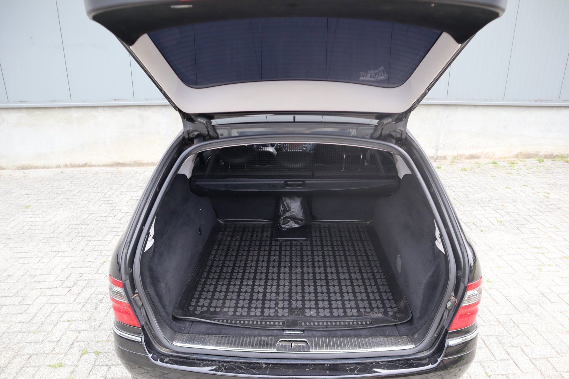 Foto van Mercedes-Benz E 350